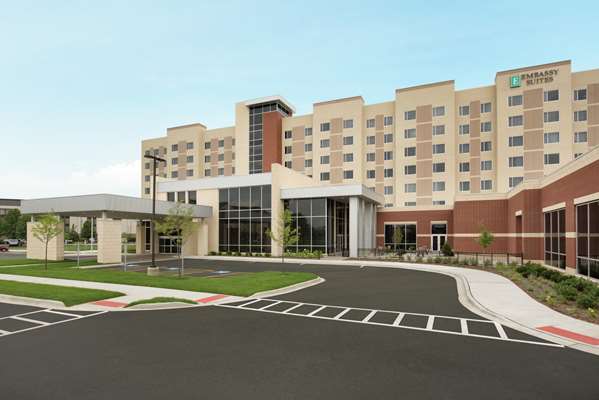 Exterior view - Embassy Suites Naperville