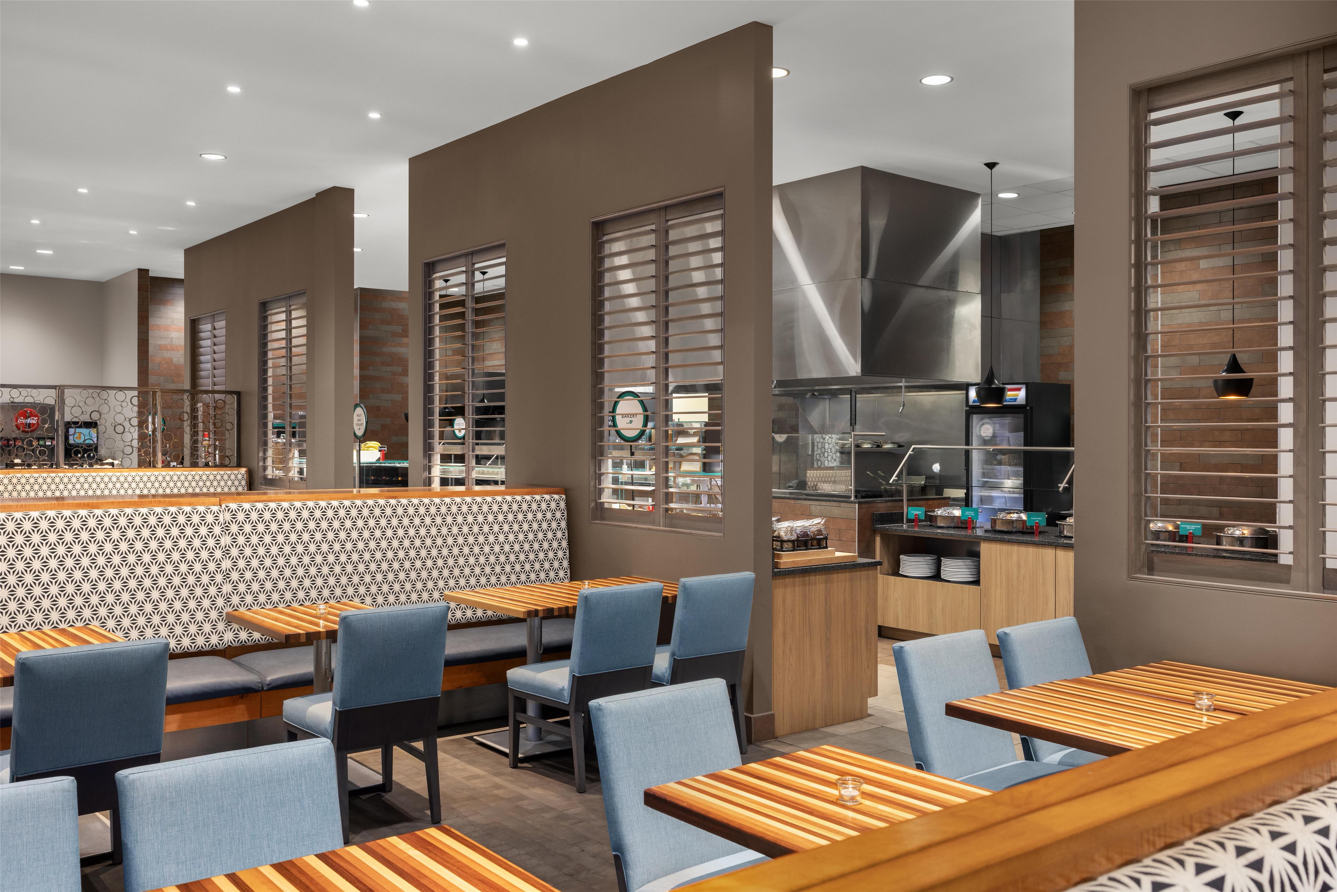 Breakfast Area | Embassy Suites by Hilton Charlotte Ayrsley