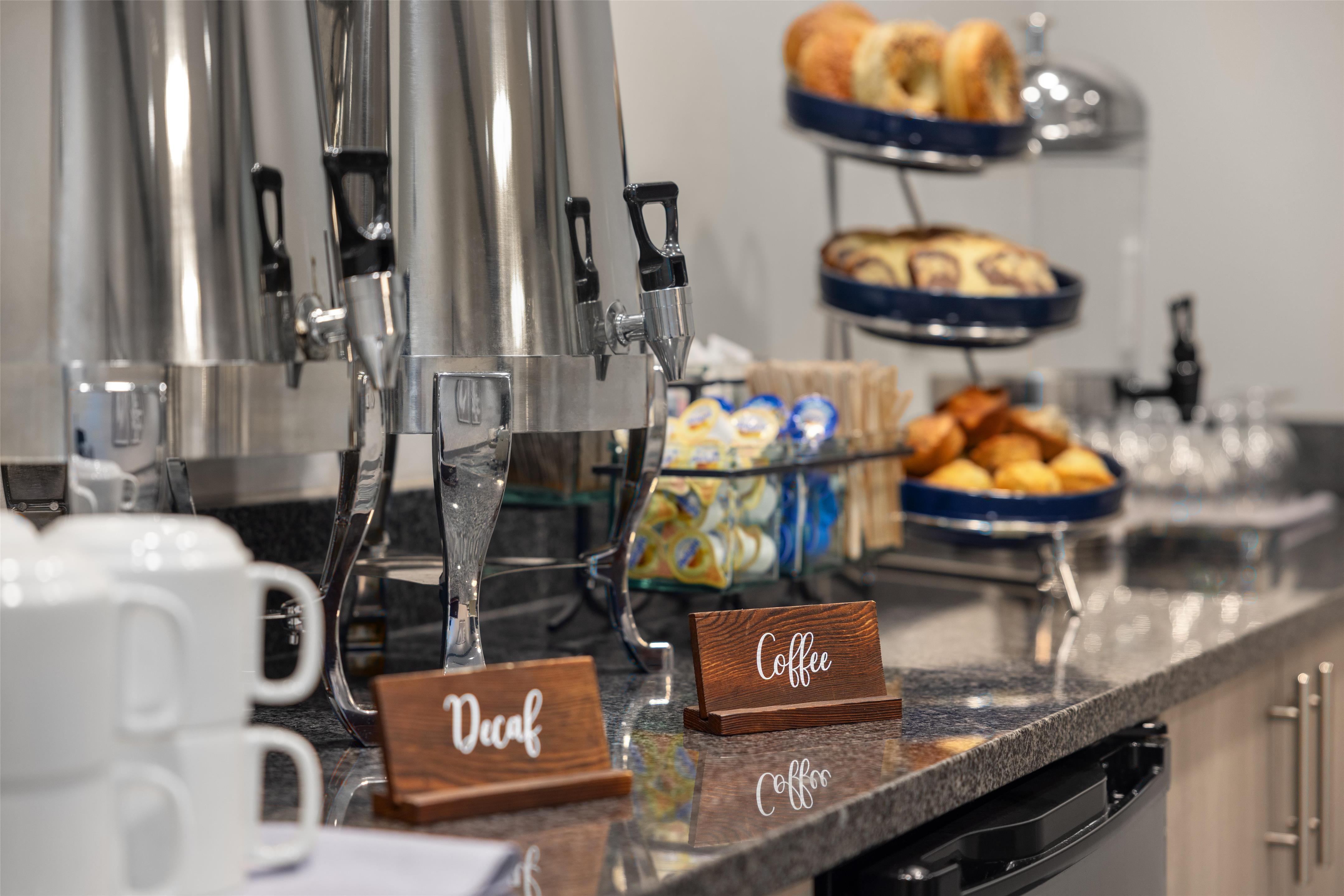 Breakfast Area | Embassy Suites by Hilton Charlotte Ayrsley