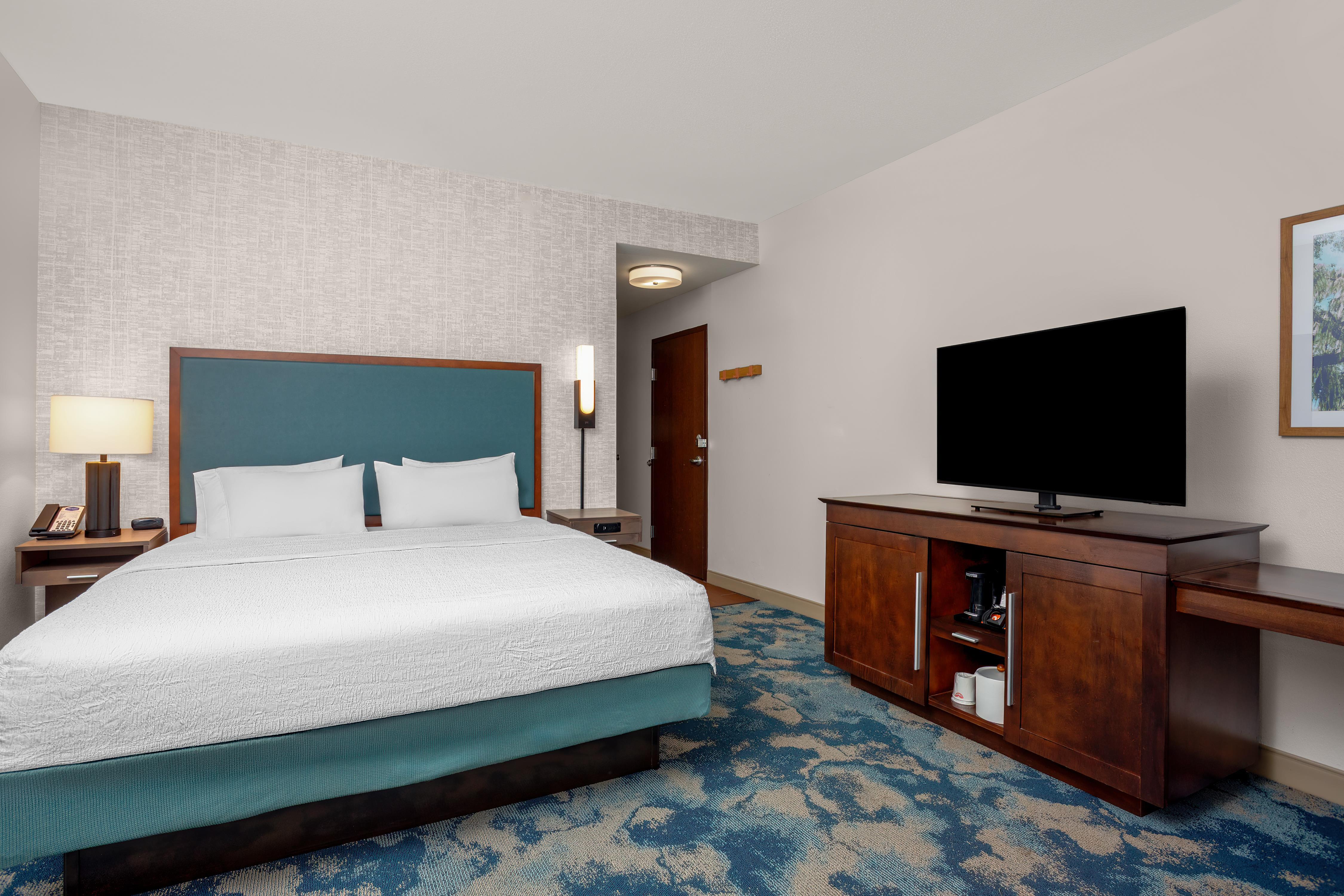 Hampton Inn & Suites by Hilton Deland - Tap to explore photos
