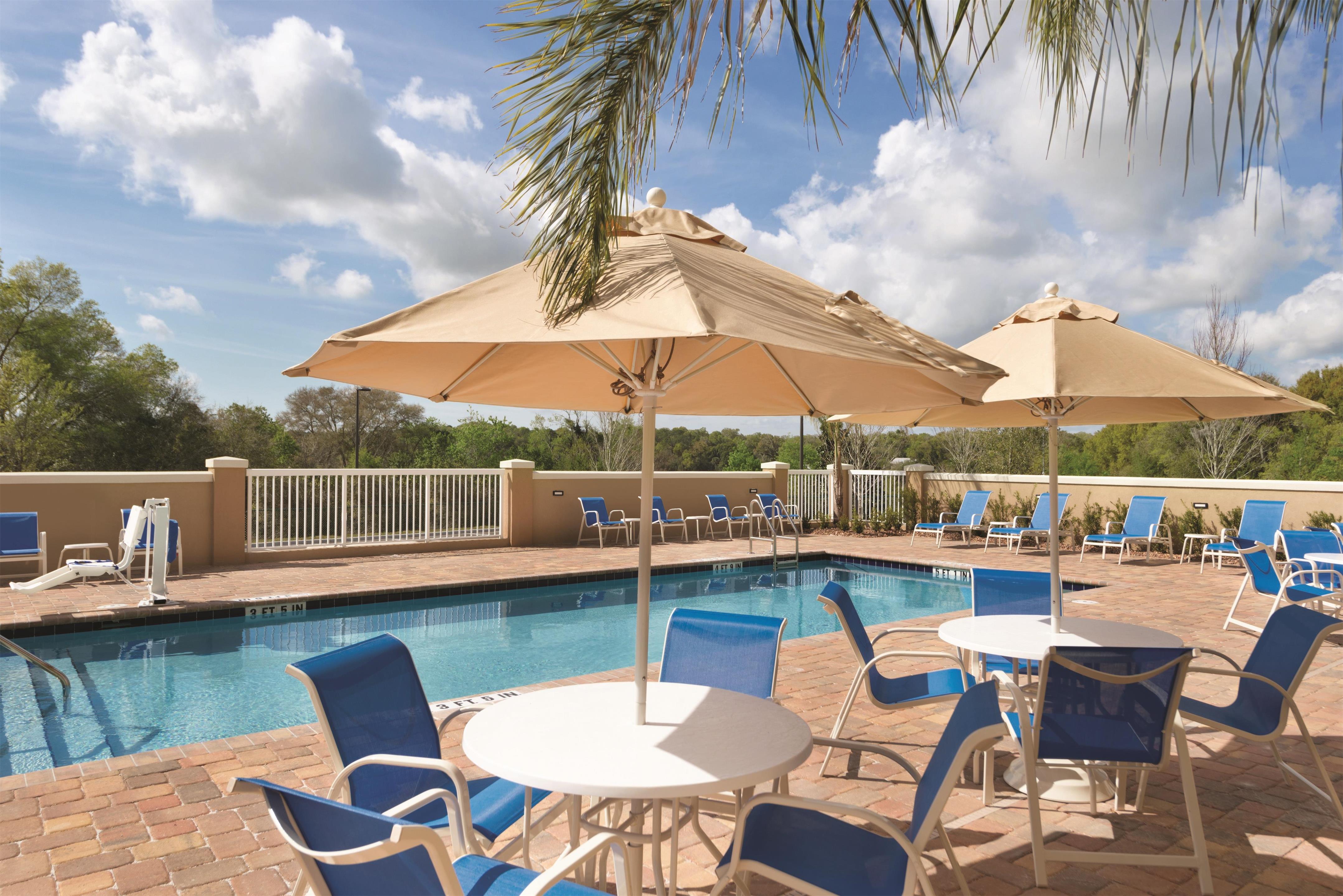 Pool | Hampton Inn & Suites Deland