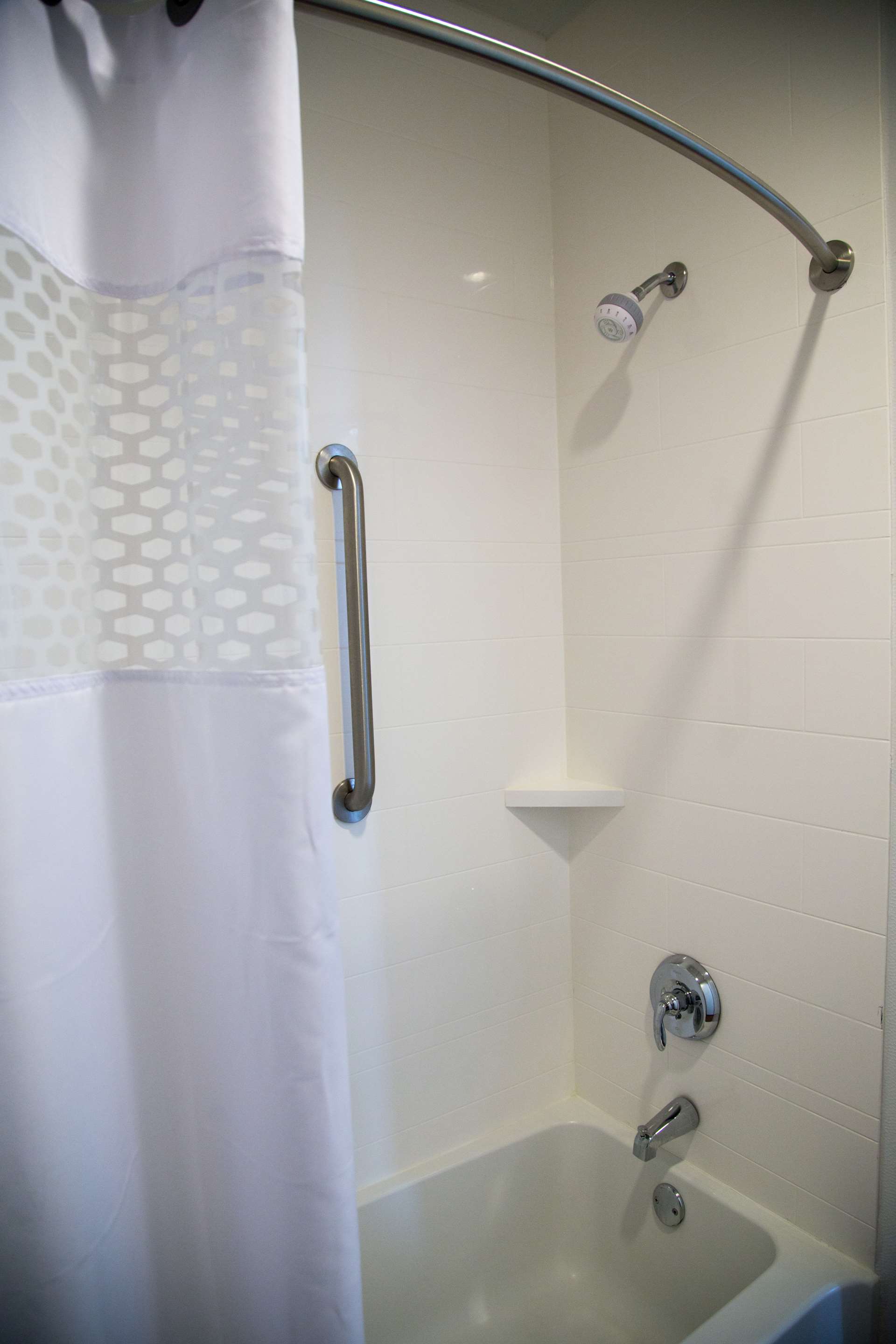 Guest room bath