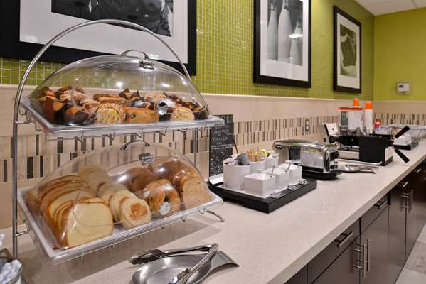 Restaurant - Hampton Inn & Suites Market Center Dallas - I-35, Exit 432B