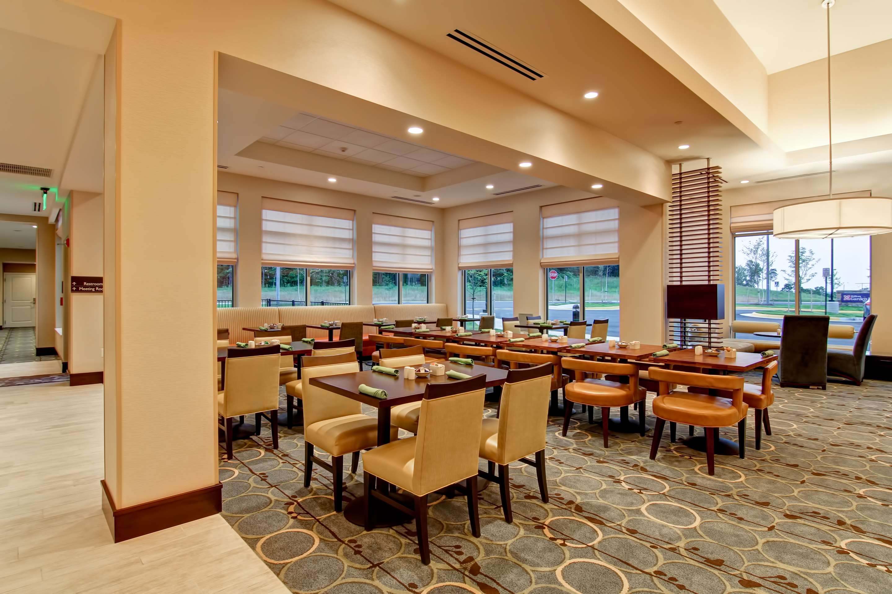 Restaurant | Hilton Garden Inn Woodbridge