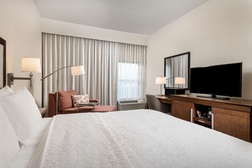 HAMPTON INN DEBARY DELTONA Room Type - 1KNG MOB HEAR ACC W TUB NS