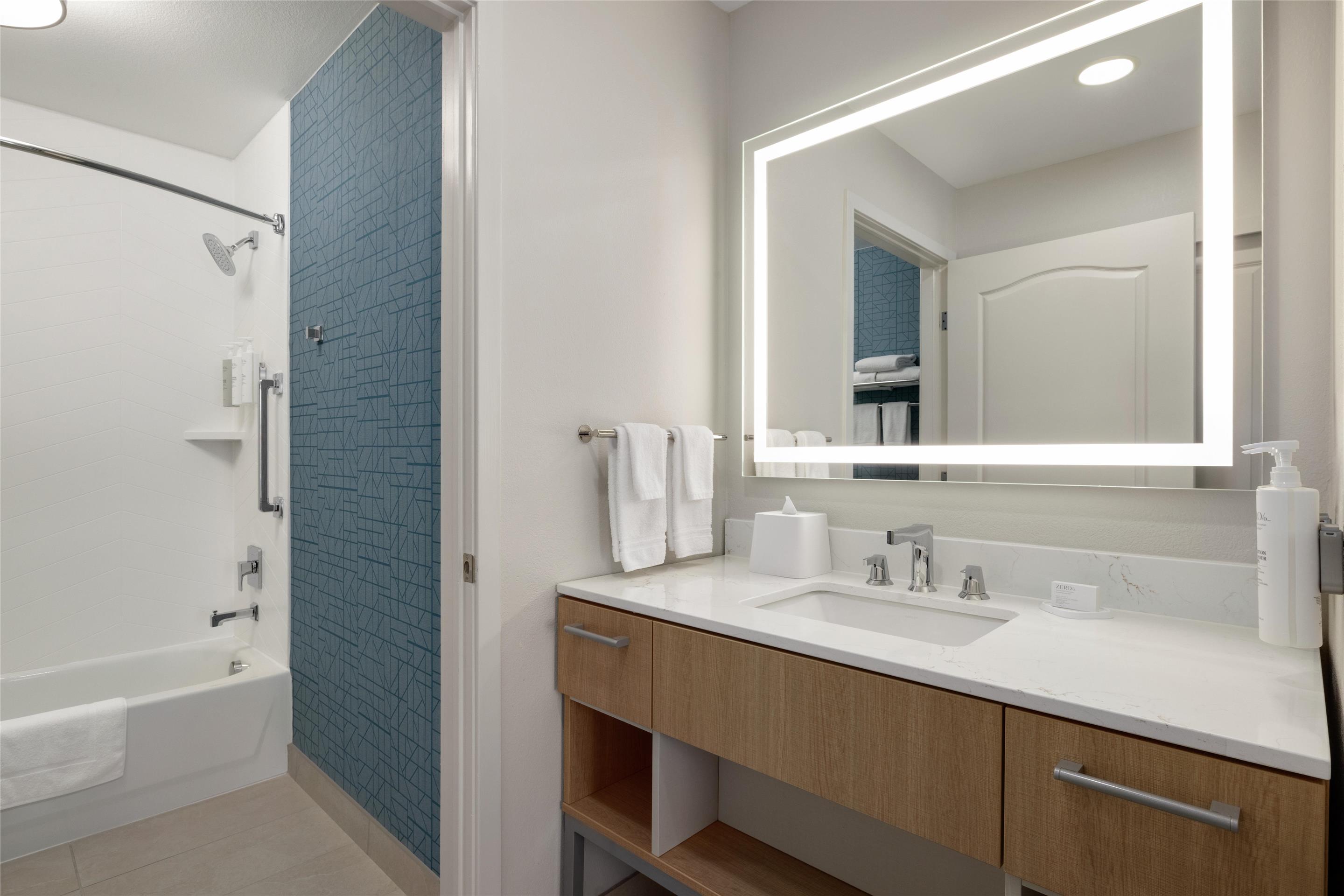 Guest room bath