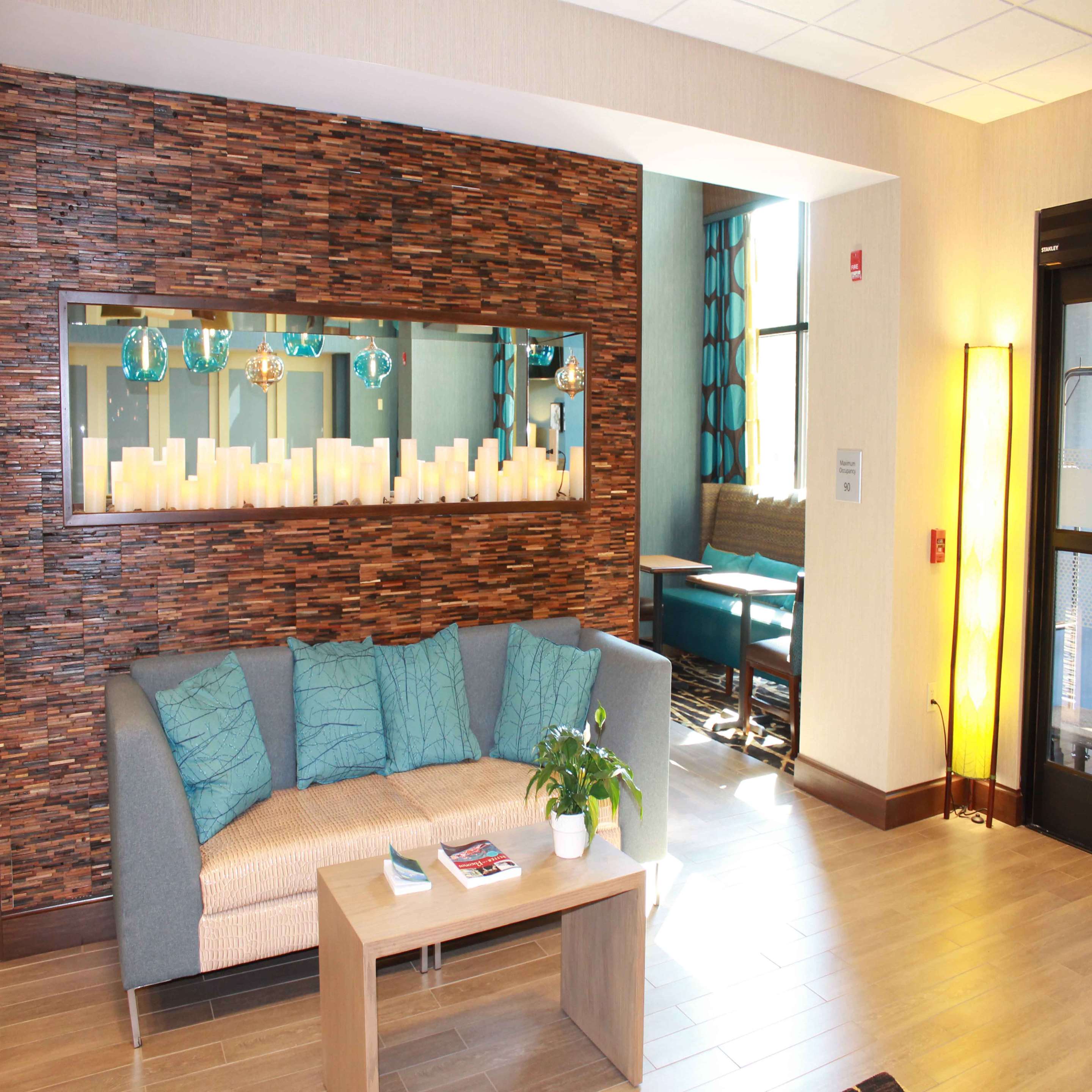 Reception | Hampton Inn & Suites Stroudsburg Pocono Mountains