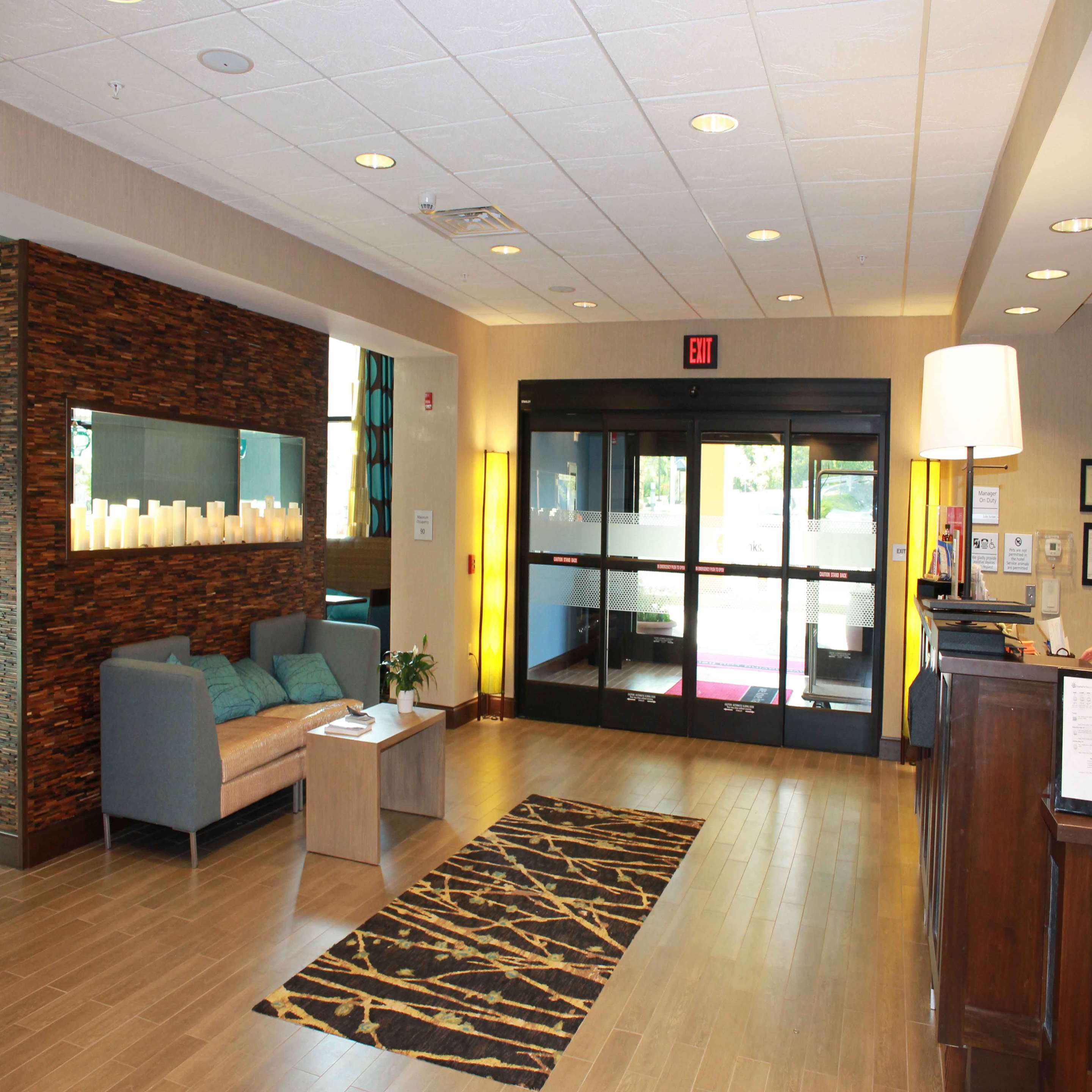 Reception | Hampton Inn & Suites Stroudsburg Pocono Mountains