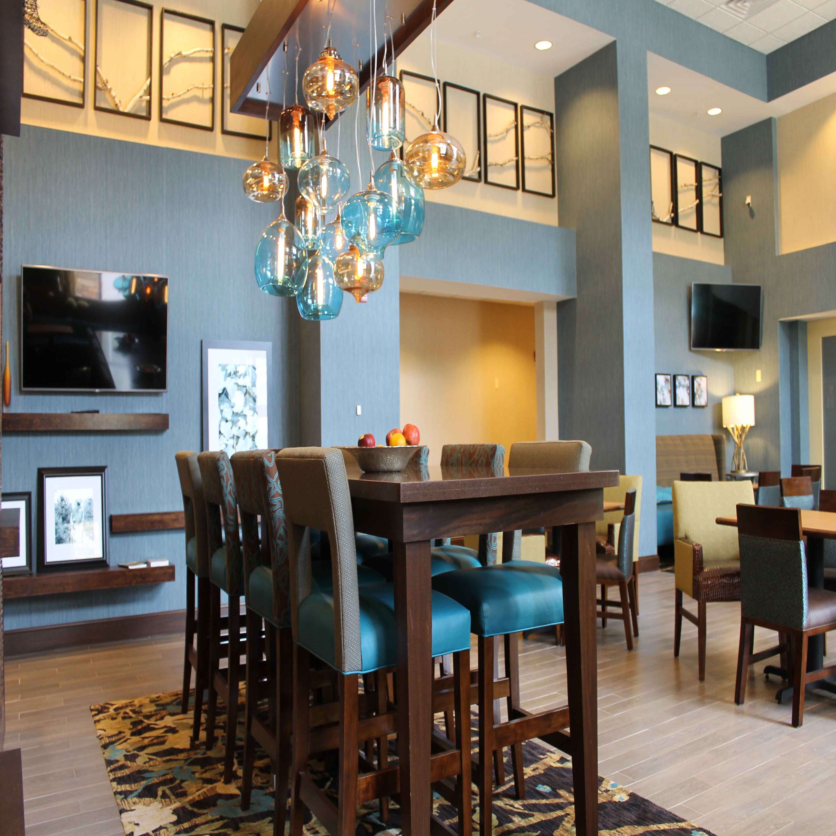 Reception | Hampton Inn & Suites Stroudsburg Pocono Mountains