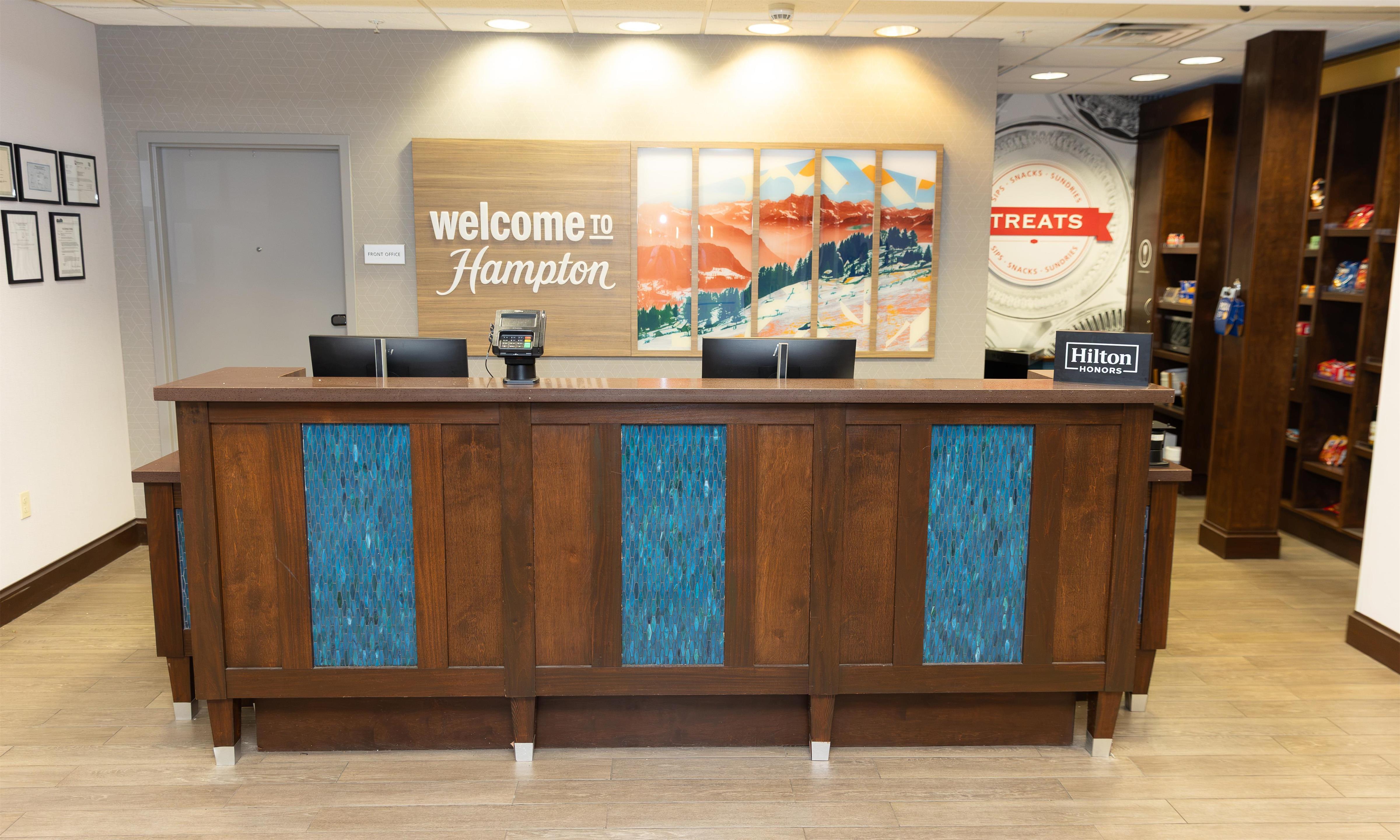 Reception | Hampton Inn & Suites Stroudsburg Pocono Mountains