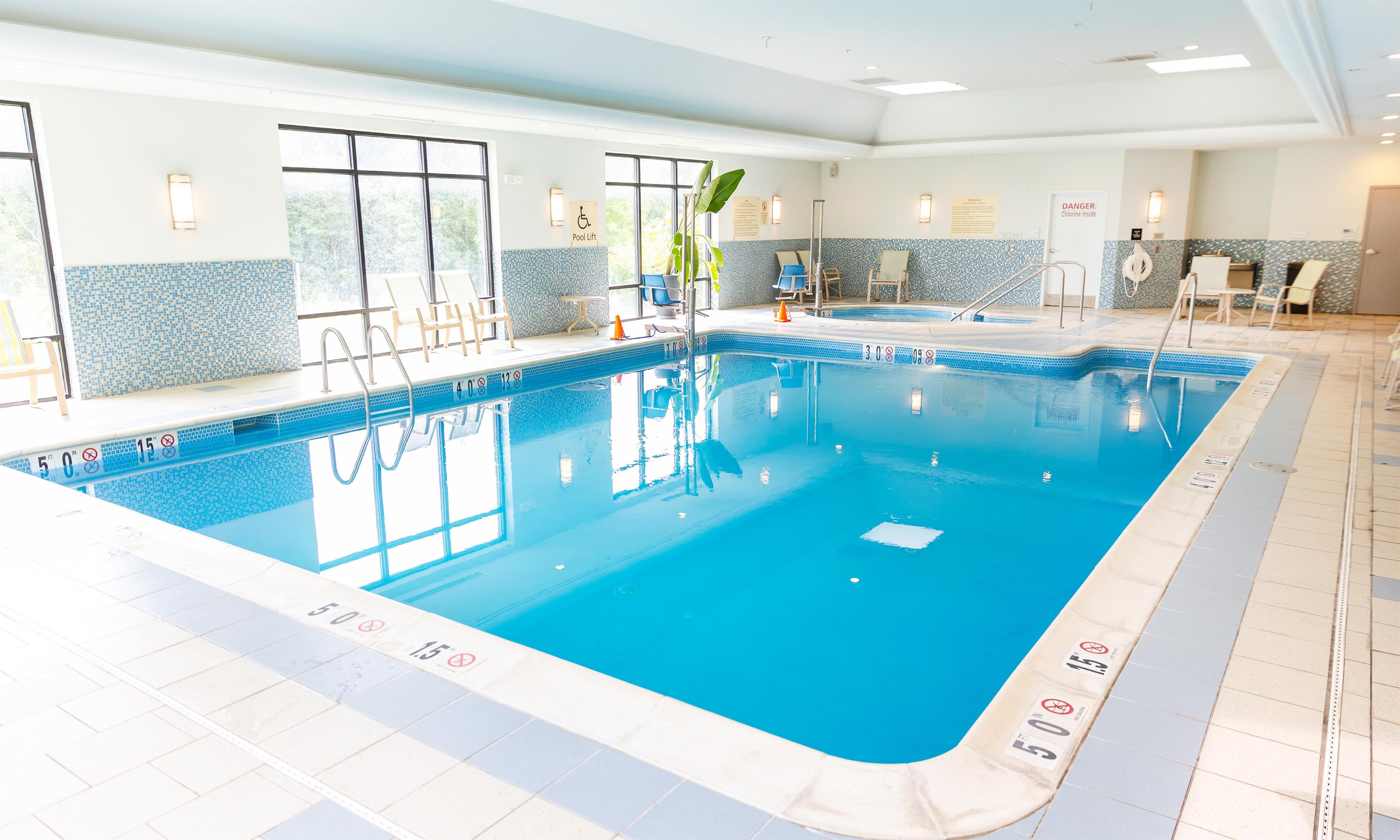 Pool | Hampton Inn & Suites Stroudsburg Pocono Mountains