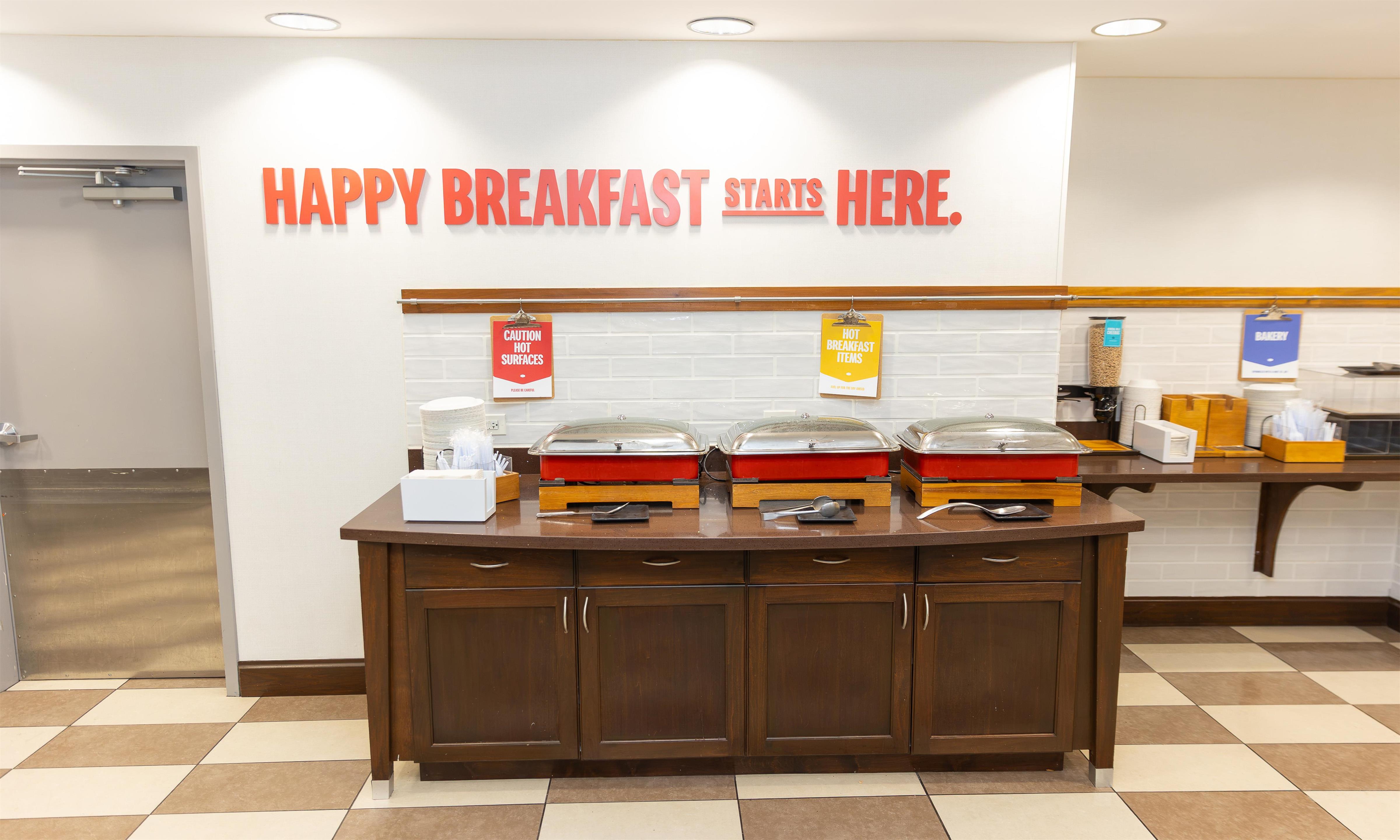Breakfast Area | Hampton Inn & Suites Stroudsburg Pocono Mountains