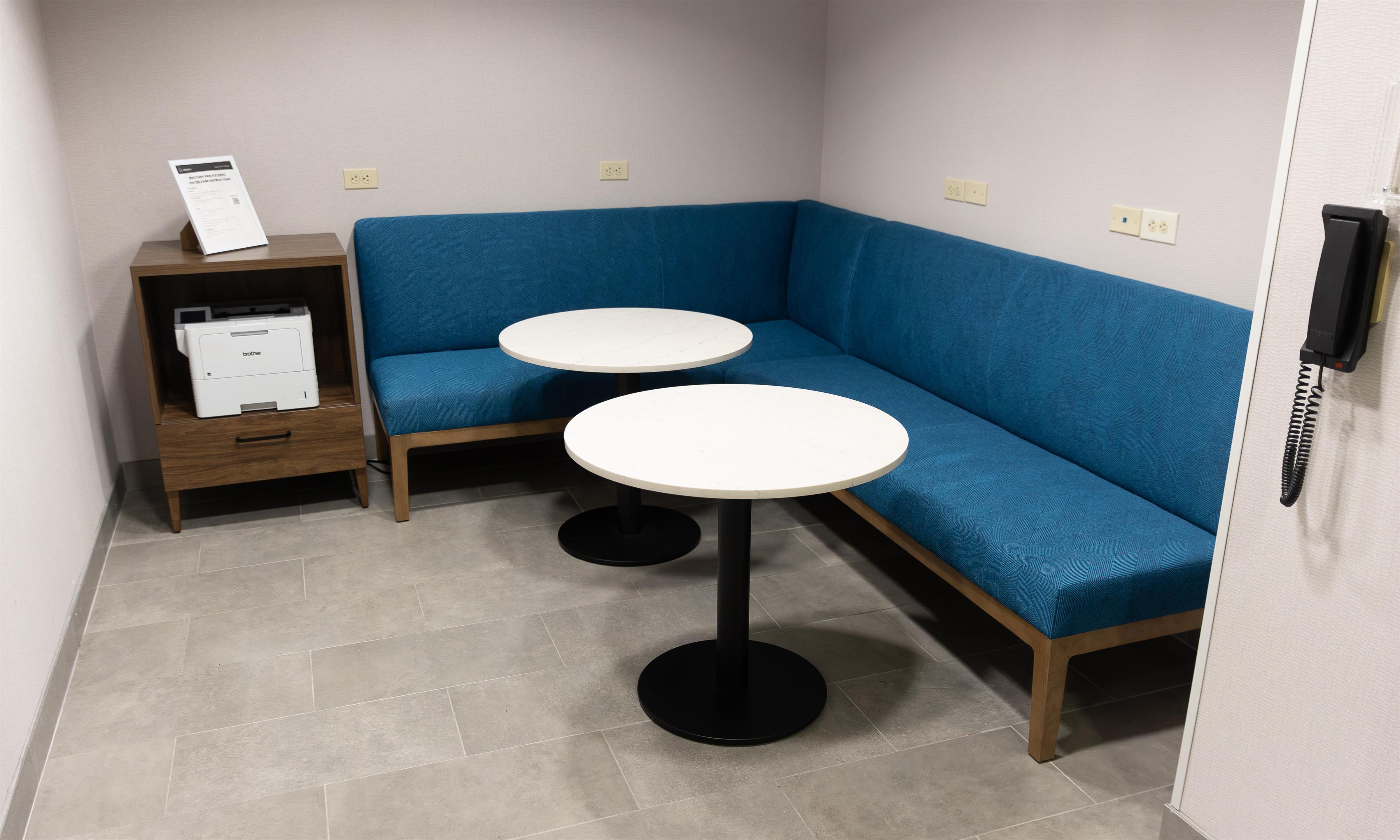 Business Center | Hampton Inn & Suites Stroudsburg Pocono Mountains