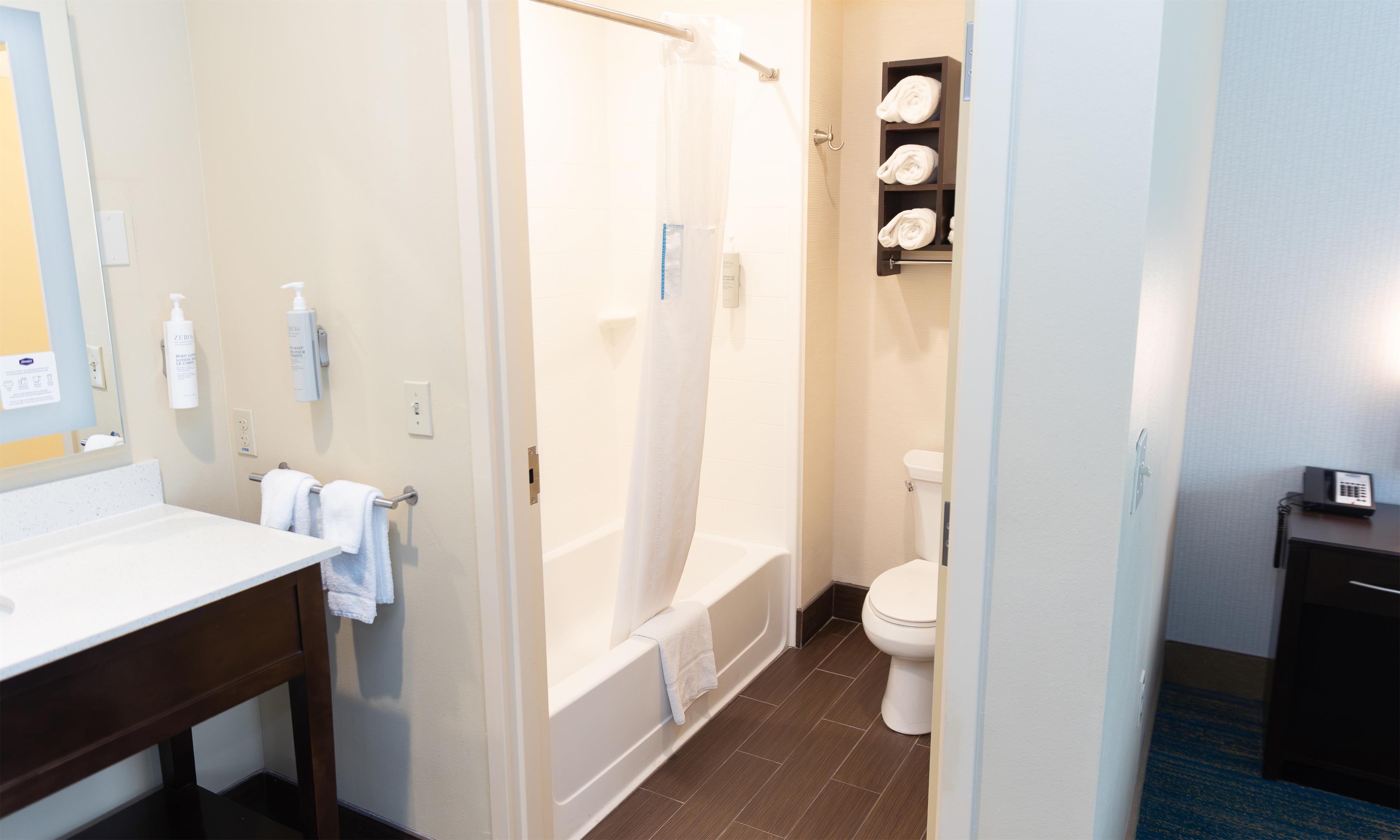 Guest room bath