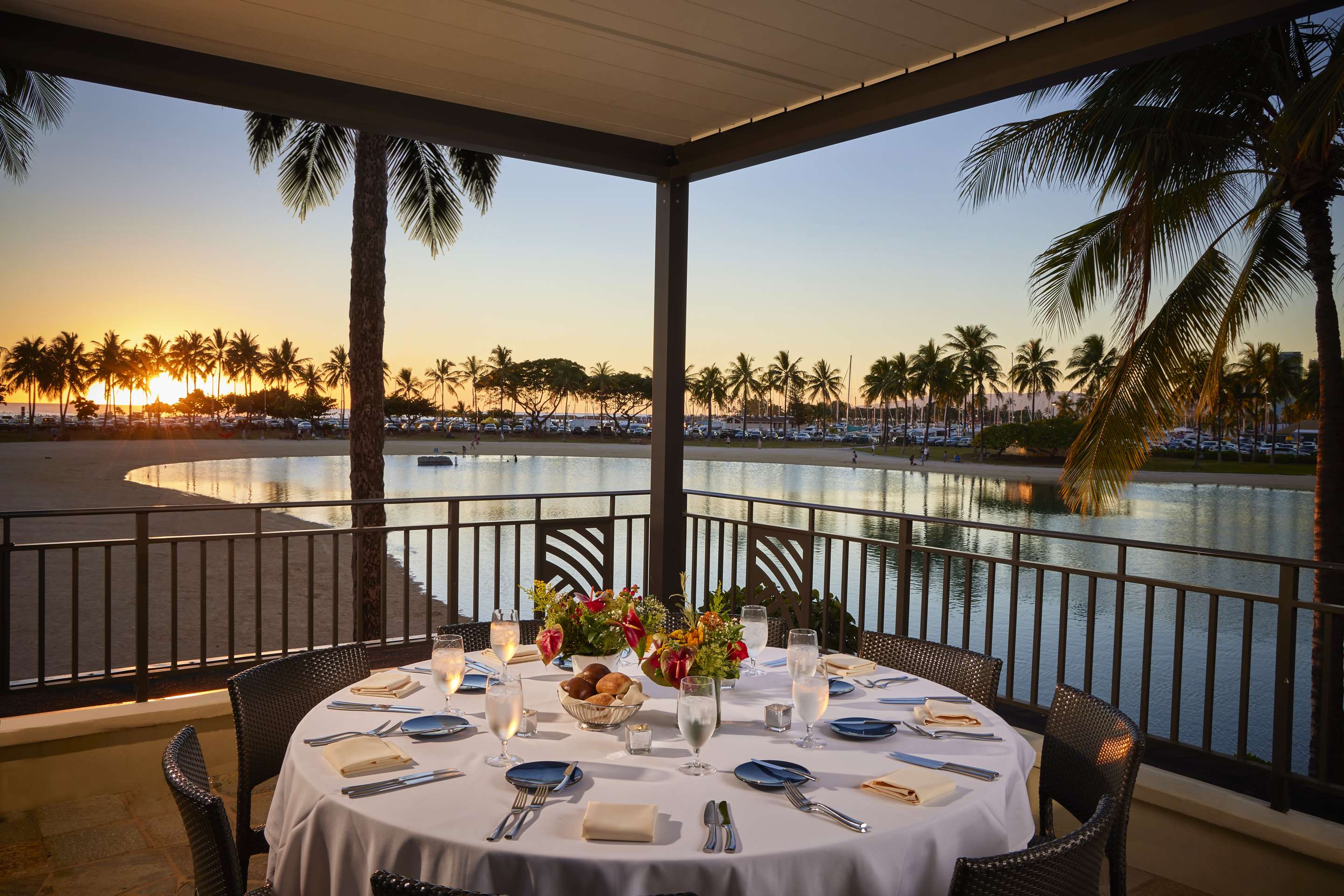 Restaurant | Hilton Hawaiian Village Waikiki Beach Resort