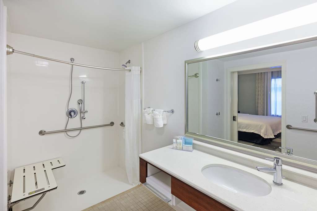 Hampton Inn & Suites Houston North IAH, TX Room Type - 1 KN ACC RI SHWR STUDIO NS