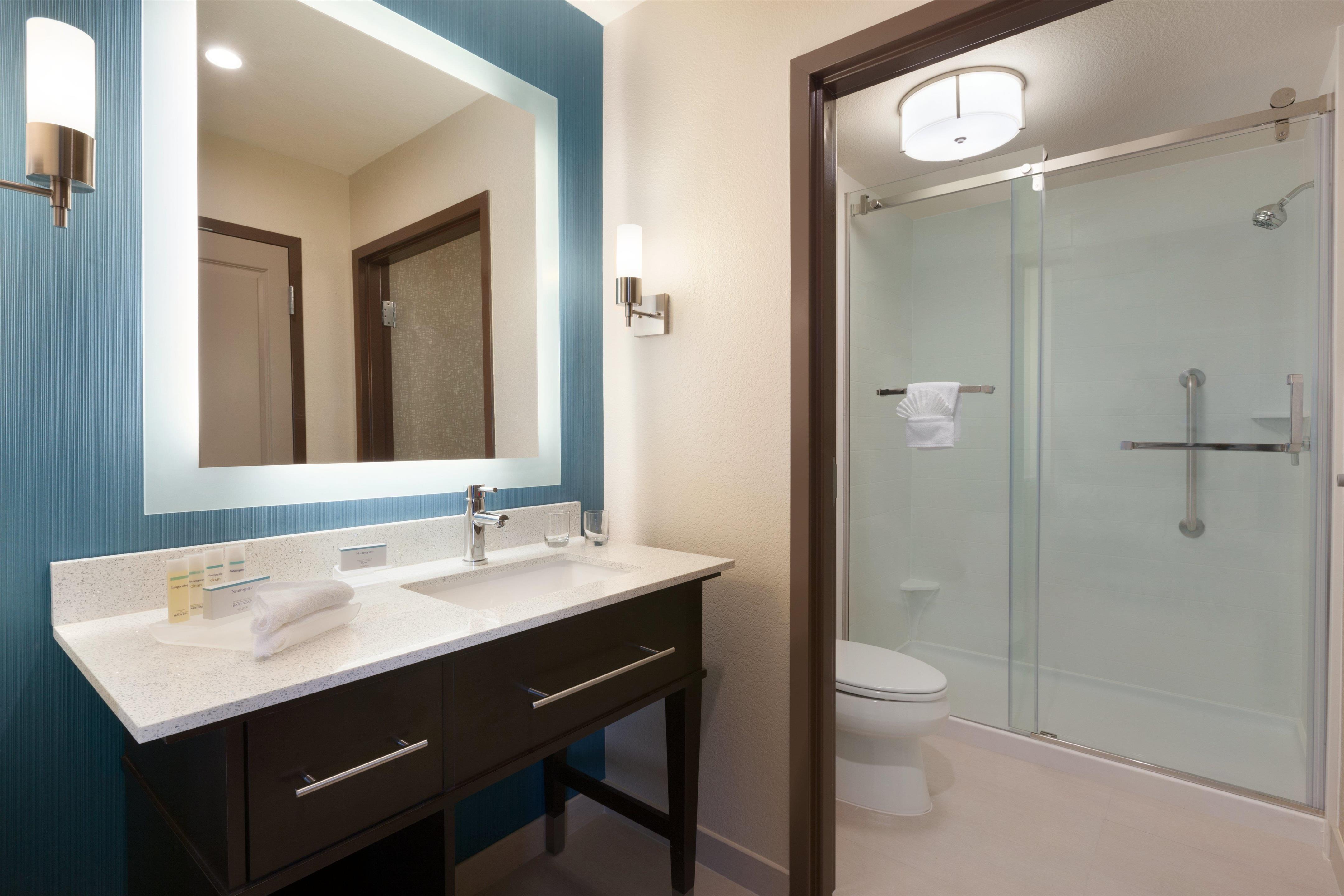 Guest room bath