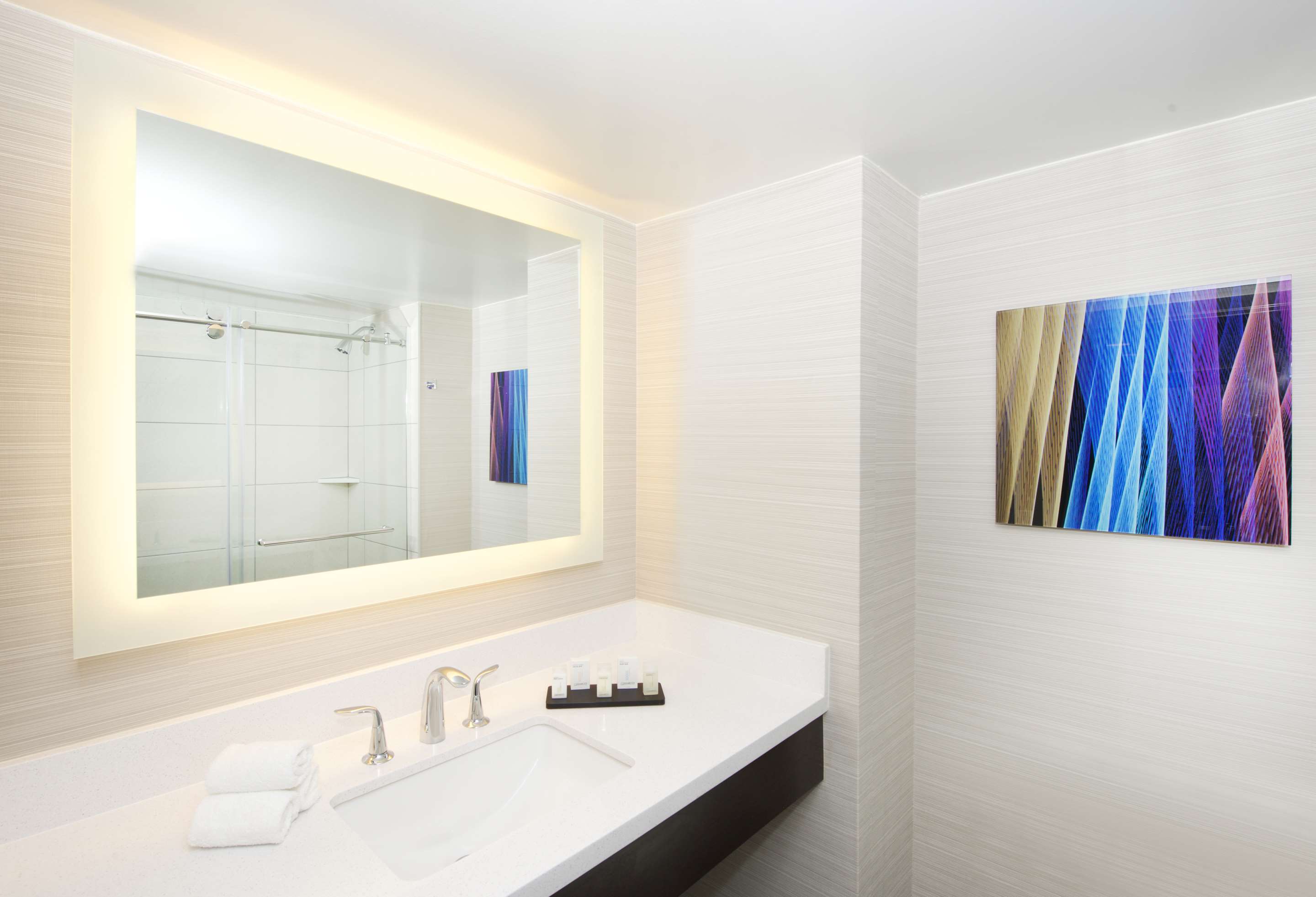 Guest room bath