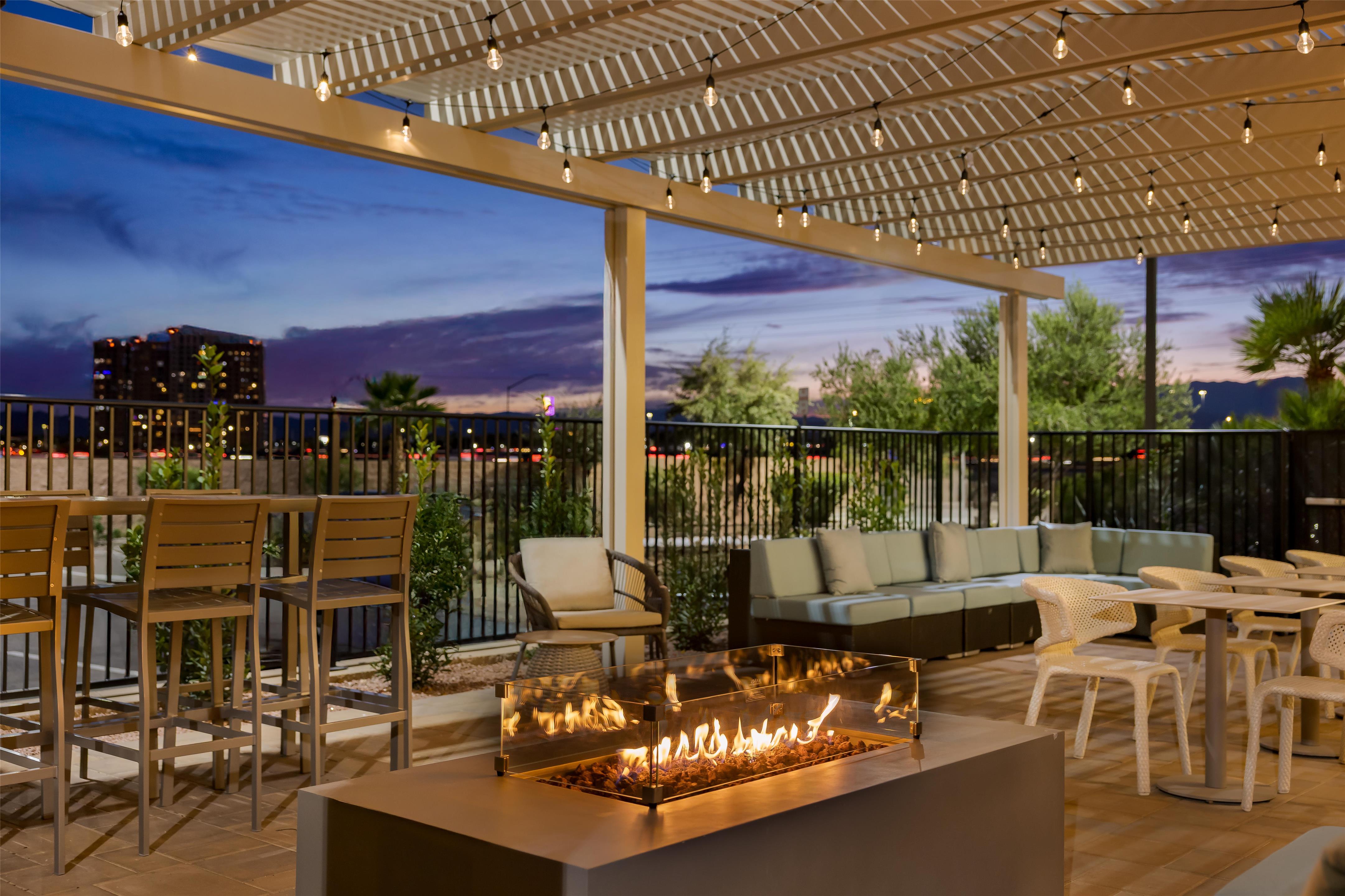 Exterior | Hilton Garden Inn Las Vegas Strip South