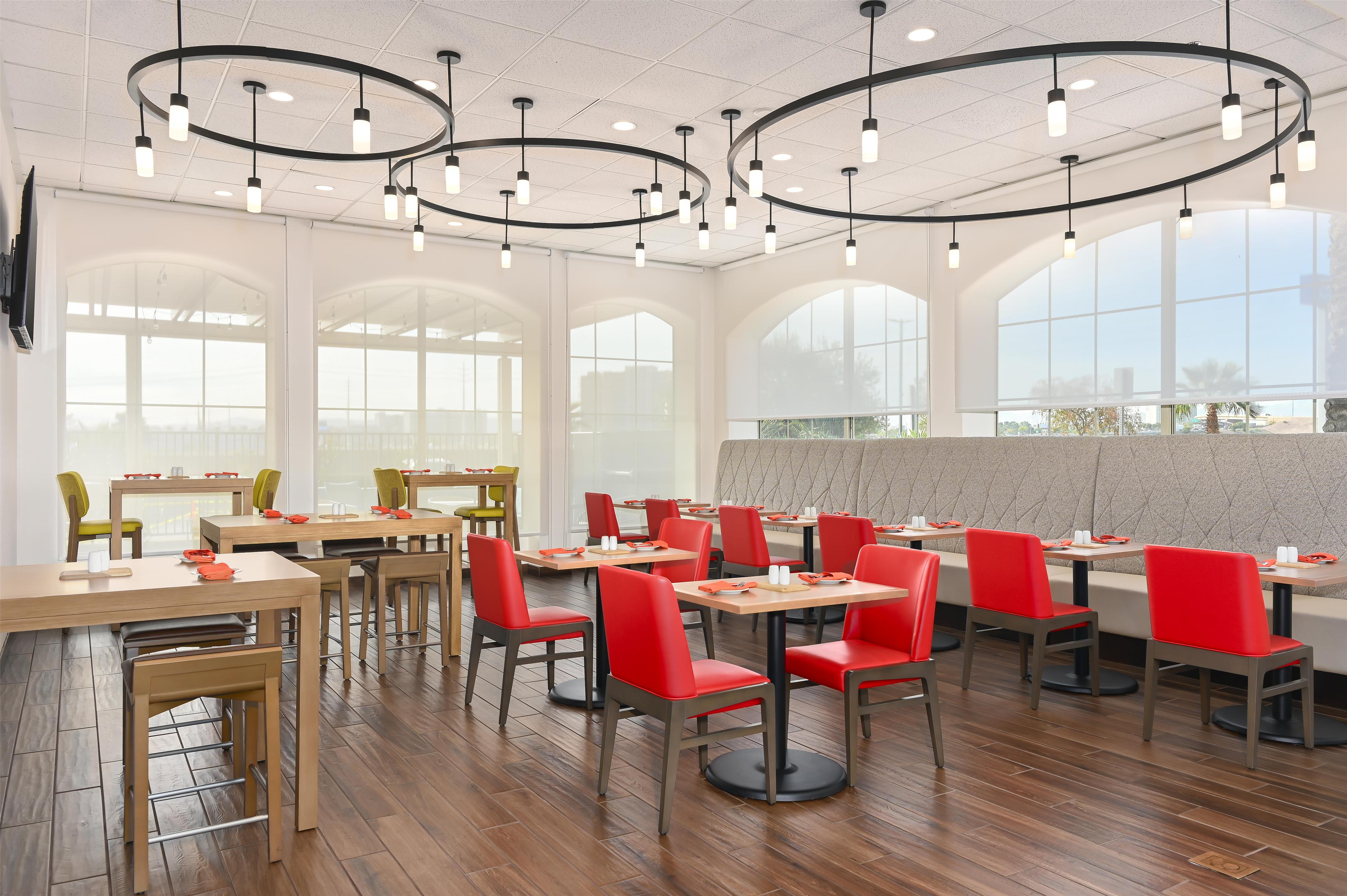 Breakfast Area | Hilton Garden Inn Las Vegas Strip South