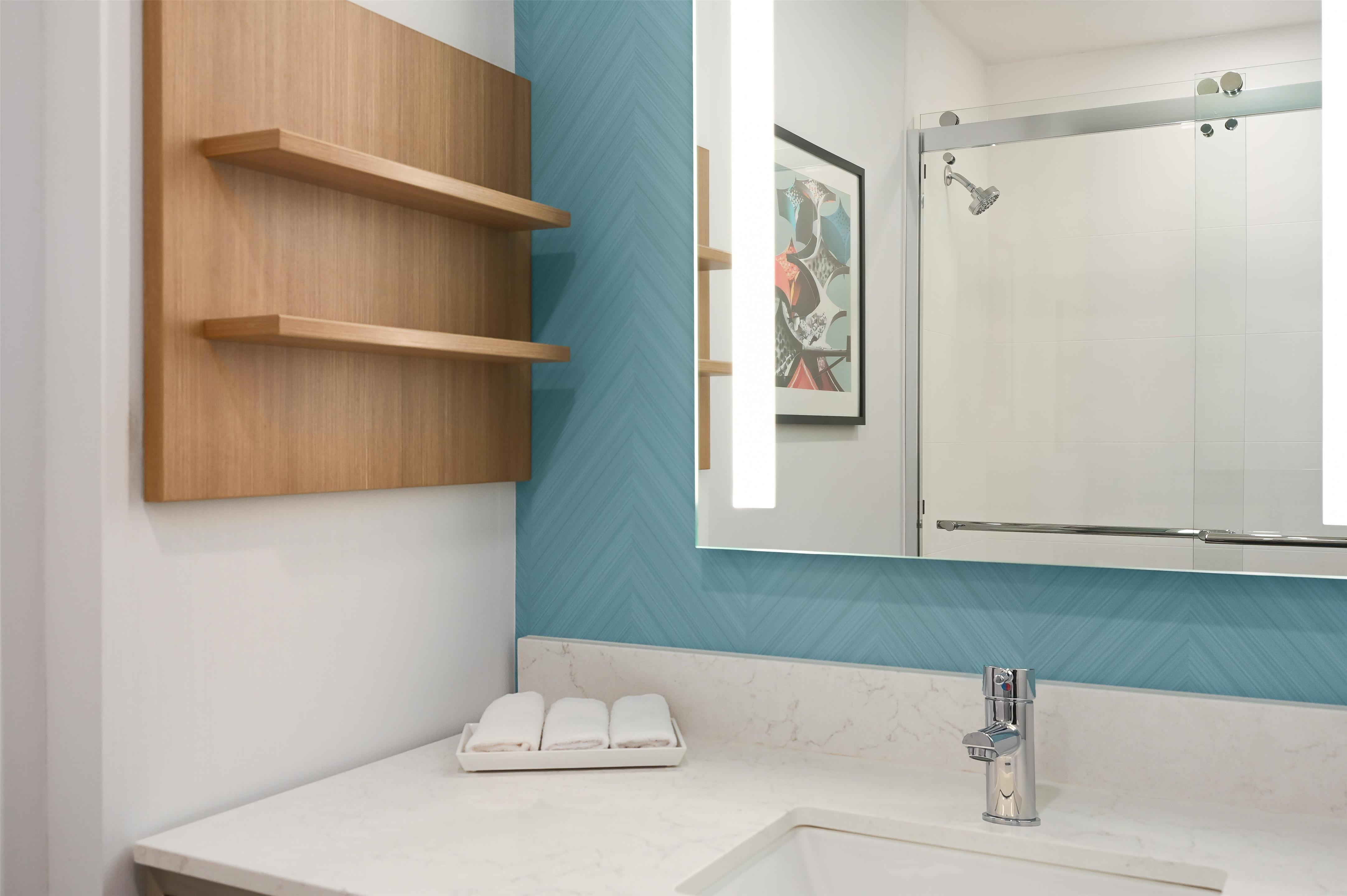 Guest room bath