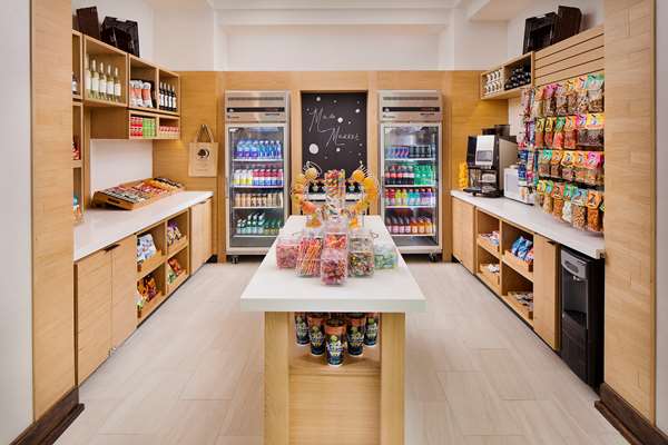 Restaurant - DoubleTree by Hilton Commerce - I-5, Exit 129