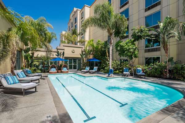 Pool - DoubleTree by Hilton Commerce - I-5, Exit 129