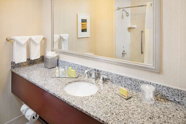  - DoubleTree by Hilton Commerce - I-5, Exit 129