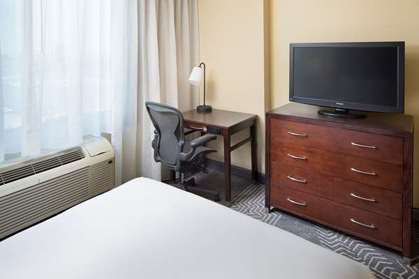  - DoubleTree by Hilton Commerce - I-5, Exit 129