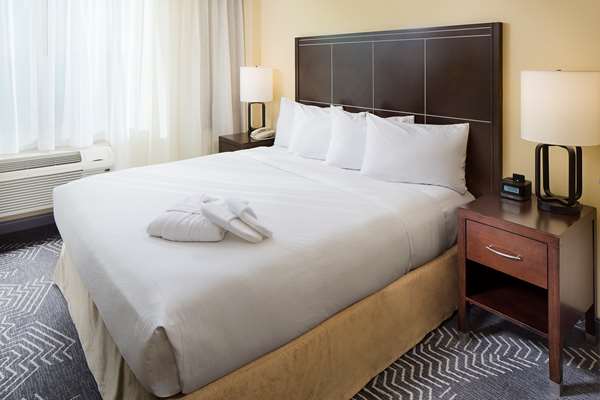  - DoubleTree by Hilton Commerce - I-5, Exit 129
