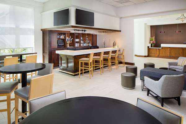 Bar - DoubleTree by Hilton Commerce - I-5, Exit 129
