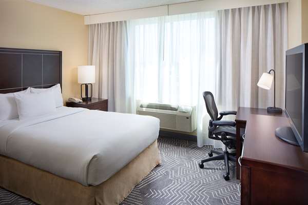  - DoubleTree by Hilton Commerce - I-5, Exit 129