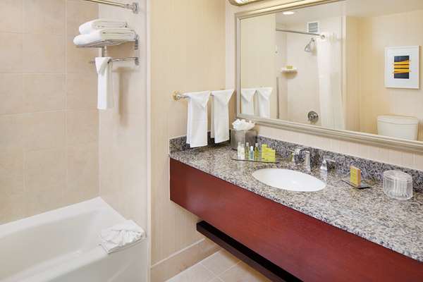  - DoubleTree by Hilton Commerce - I-5, Exit 129