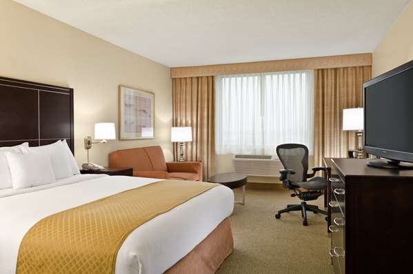  - DoubleTree by Hilton Commerce - I-5, Exit 129