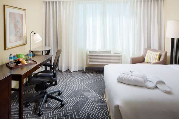  - DoubleTree by Hilton Commerce - I-5, Exit 129