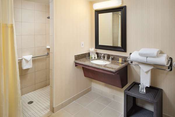  - DoubleTree by Hilton Commerce - I-5, Exit 129
