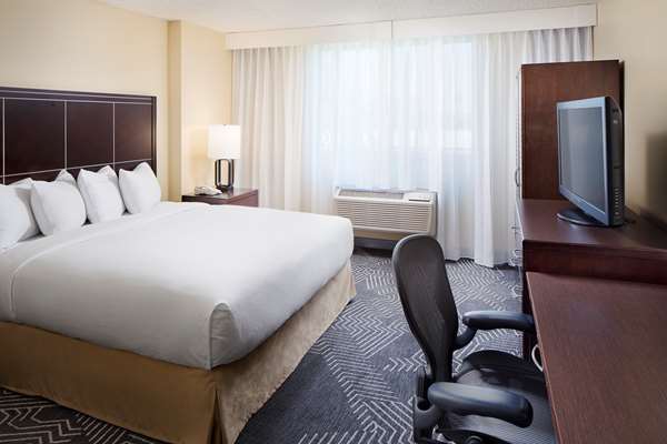  - DoubleTree by Hilton Commerce - I-5, Exit 129