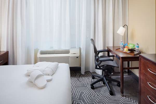  - DoubleTree by Hilton Commerce - I-5, Exit 129