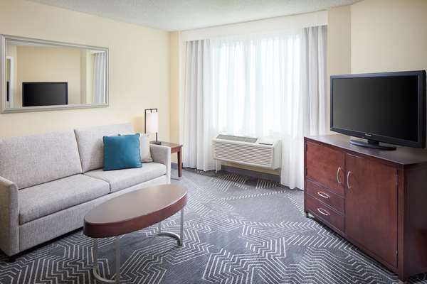  - DoubleTree by Hilton Commerce - I-5, Exit 129