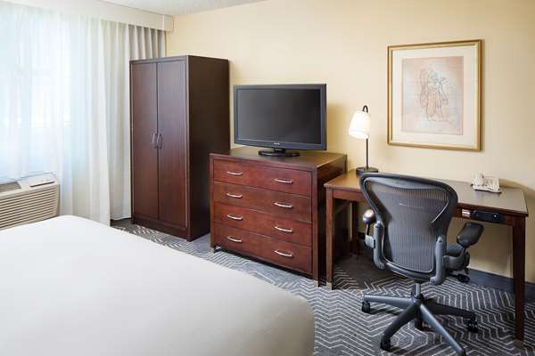  - DoubleTree by Hilton Commerce - I-5, Exit 129