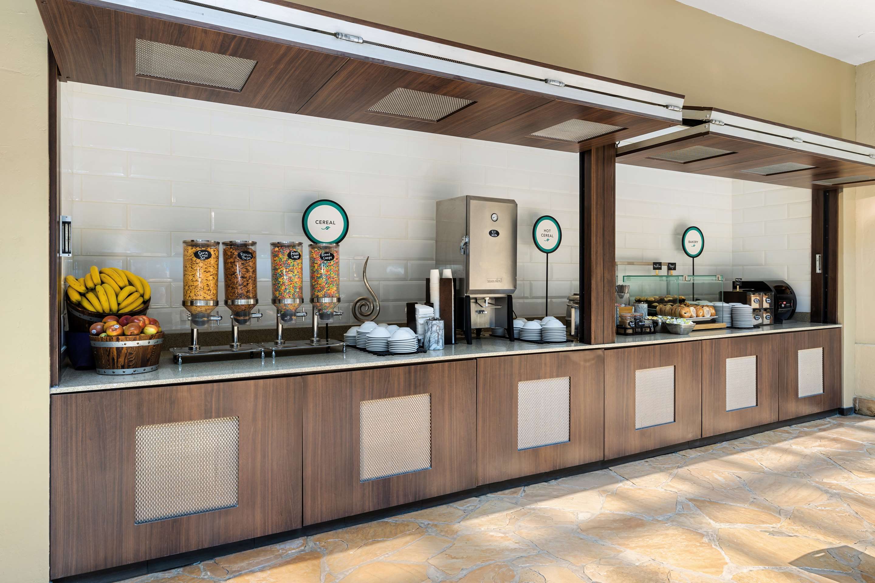 Breakfast Area | Embassy Suites by Hilton Los Angeles LAX South/El Segundo