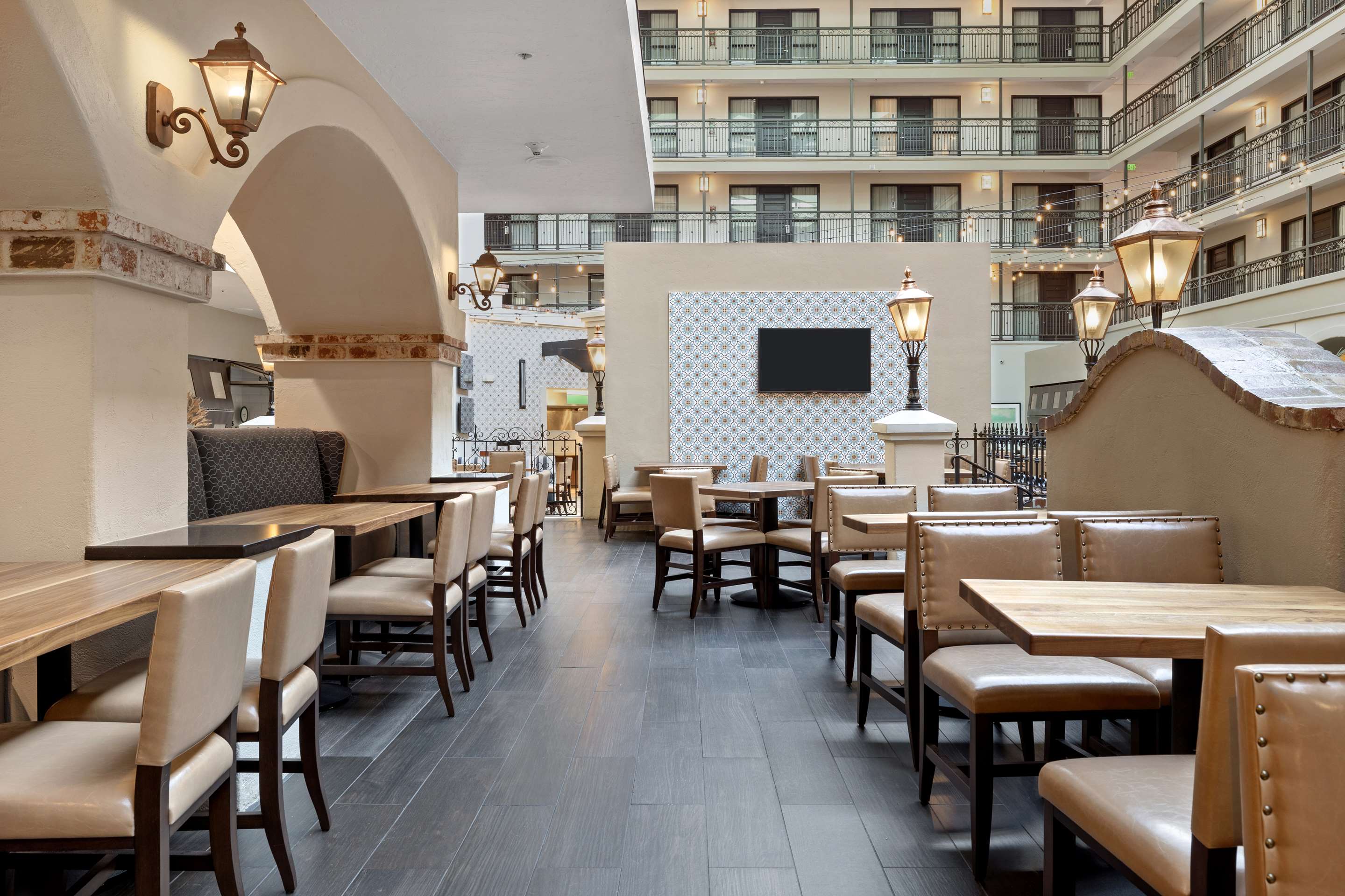 Breakfast Area | Embassy Suites by Hilton Los Angeles LAX South/El Segundo