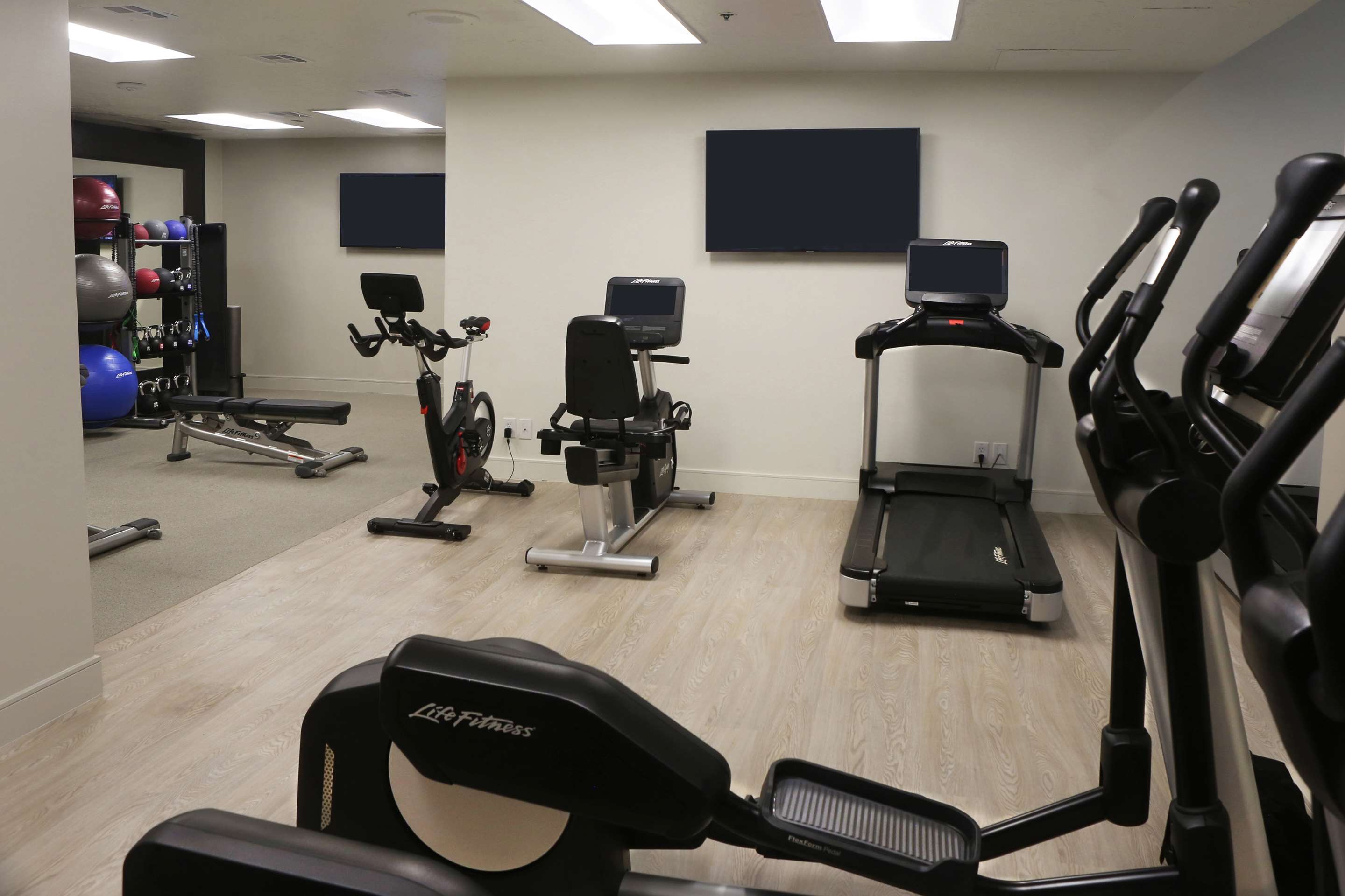 Health club fitness center gym | Embassy Suites by Hilton Los Angeles LAX South/El Segundo