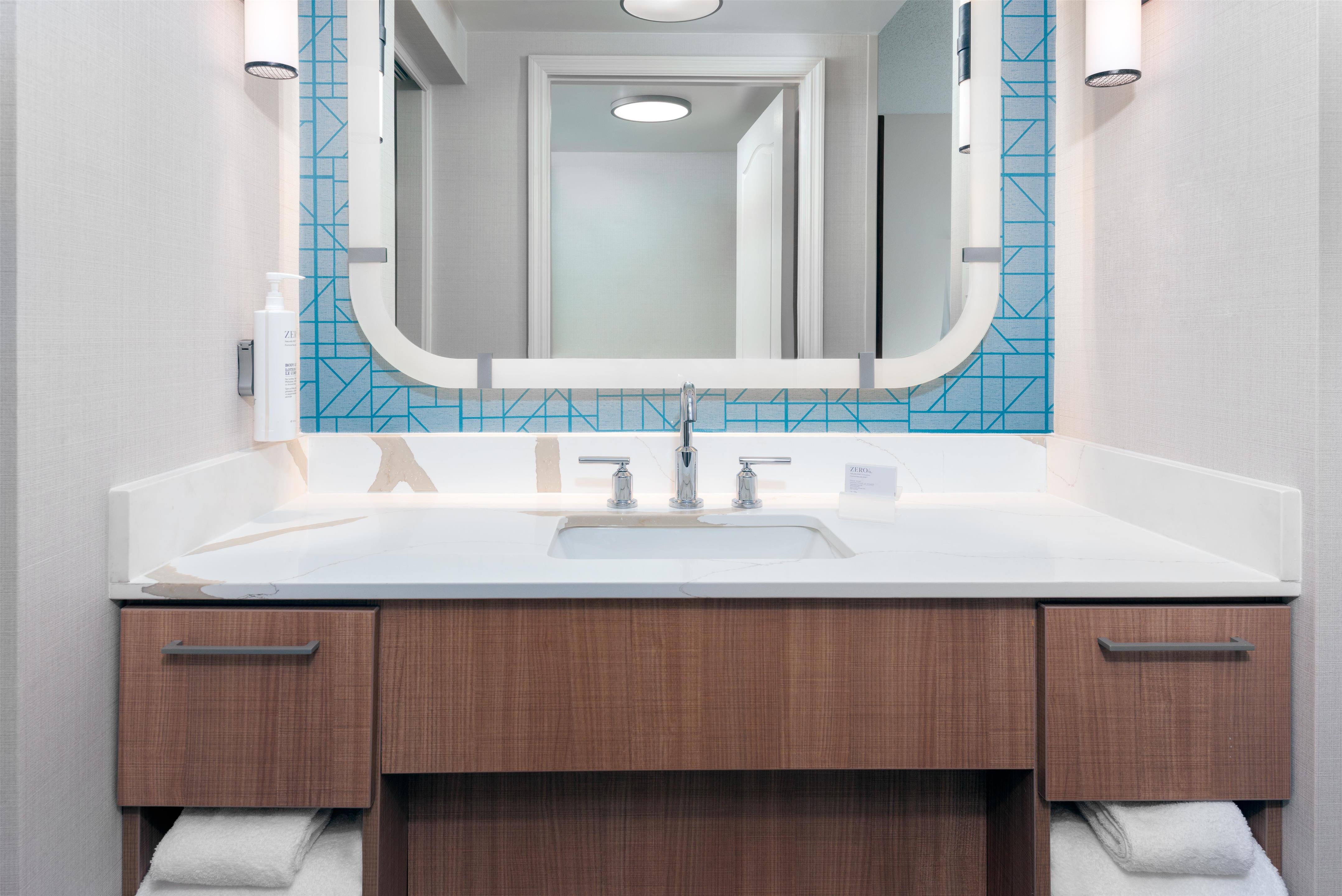 Guest room bath
