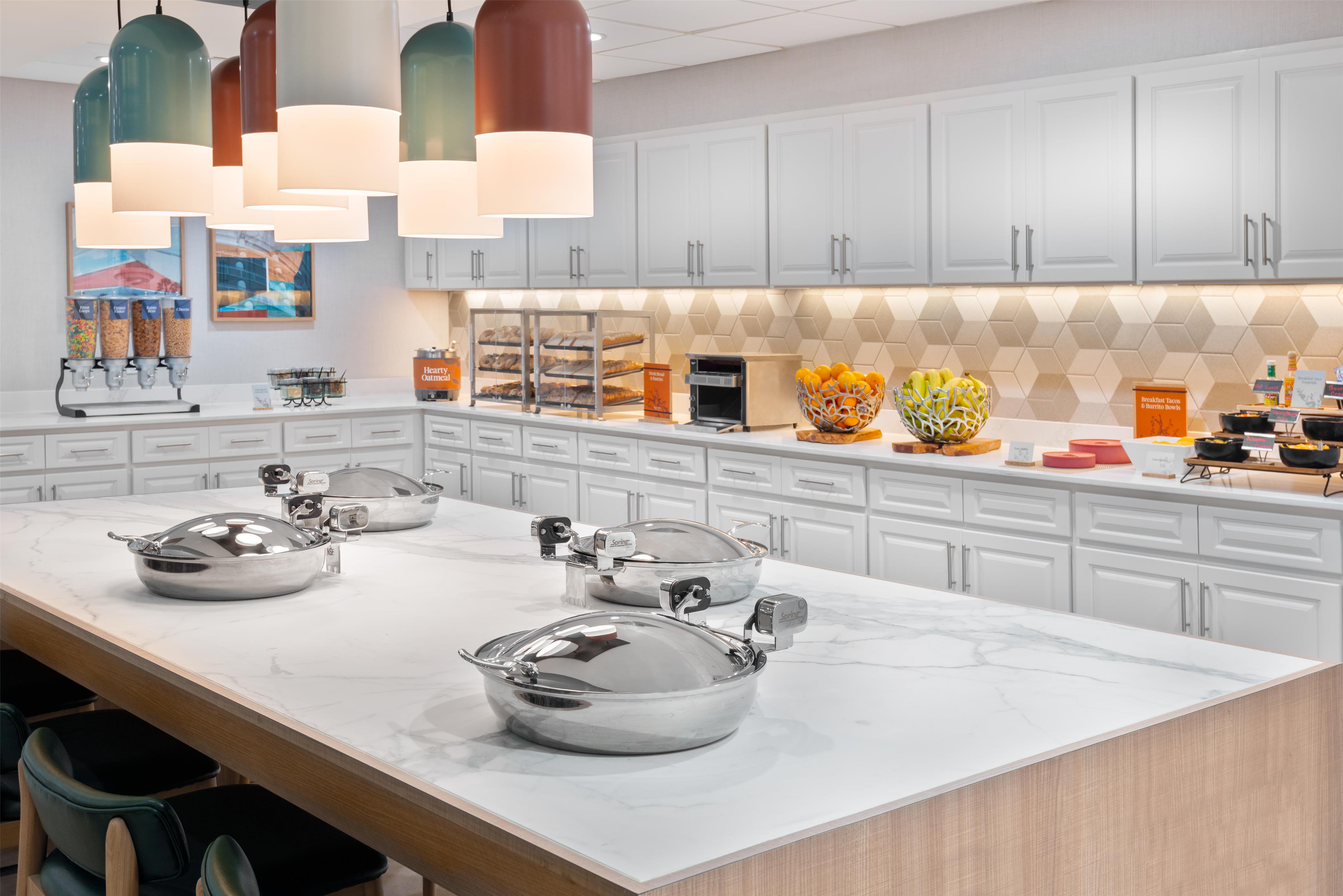 Breakfast Area | Homewood Suites By Hilton Orlando-Nearest Universal Studios
