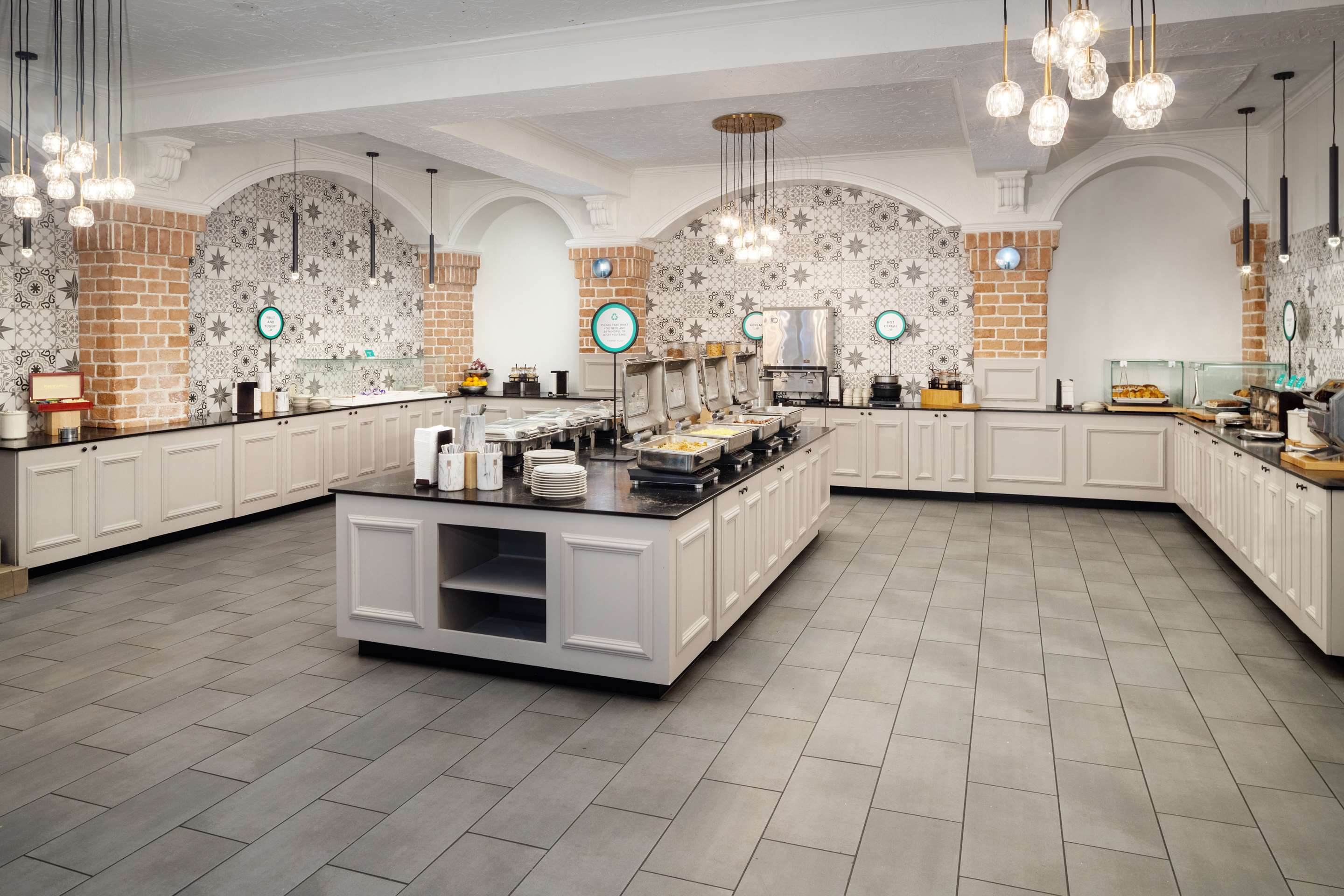 Breakfast Area | Embassy Suites by Hilton Orlando North