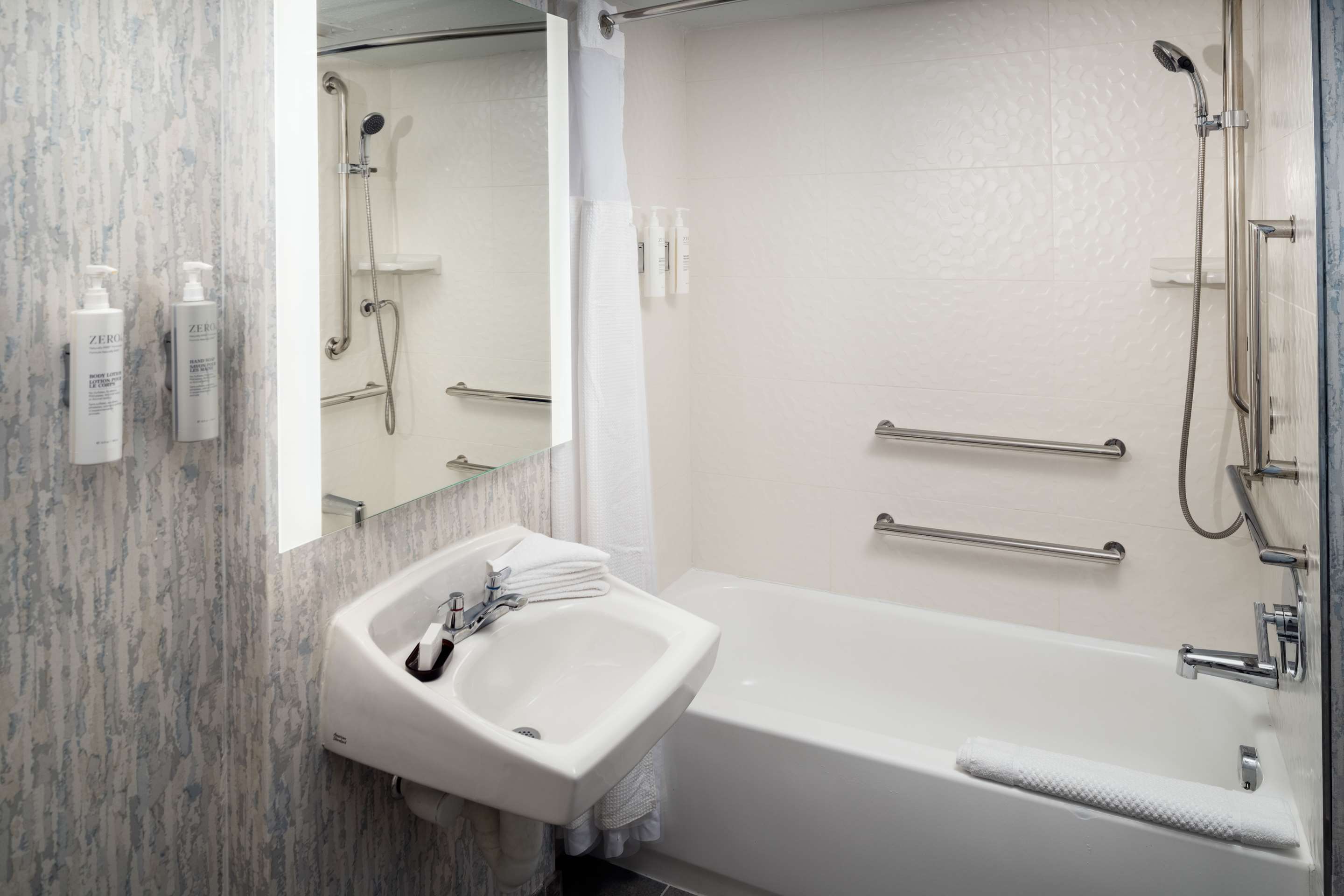Guest room bath