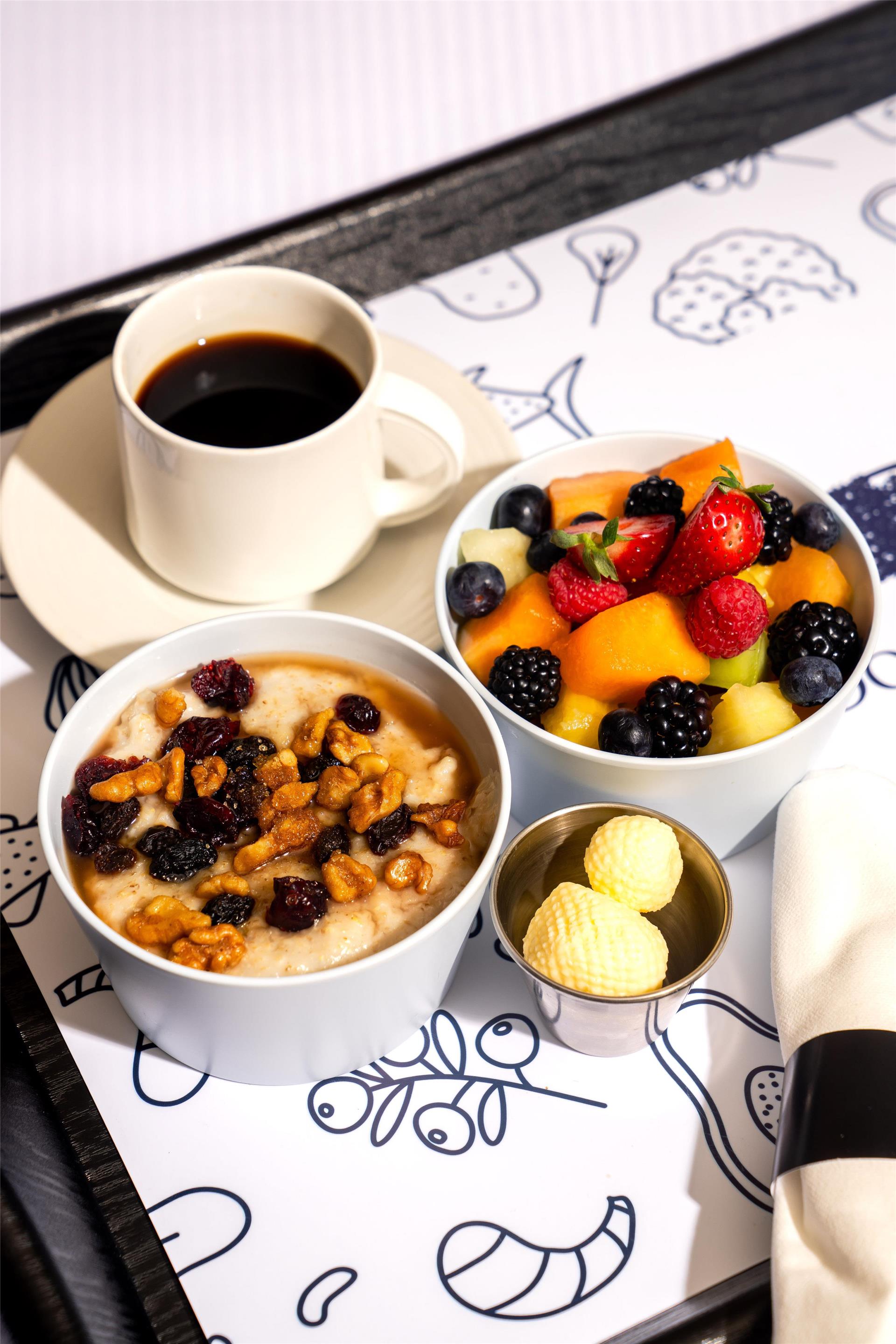Breakfast Area | DoubleTree by Hilton Hotel Orlando at SeaWorld