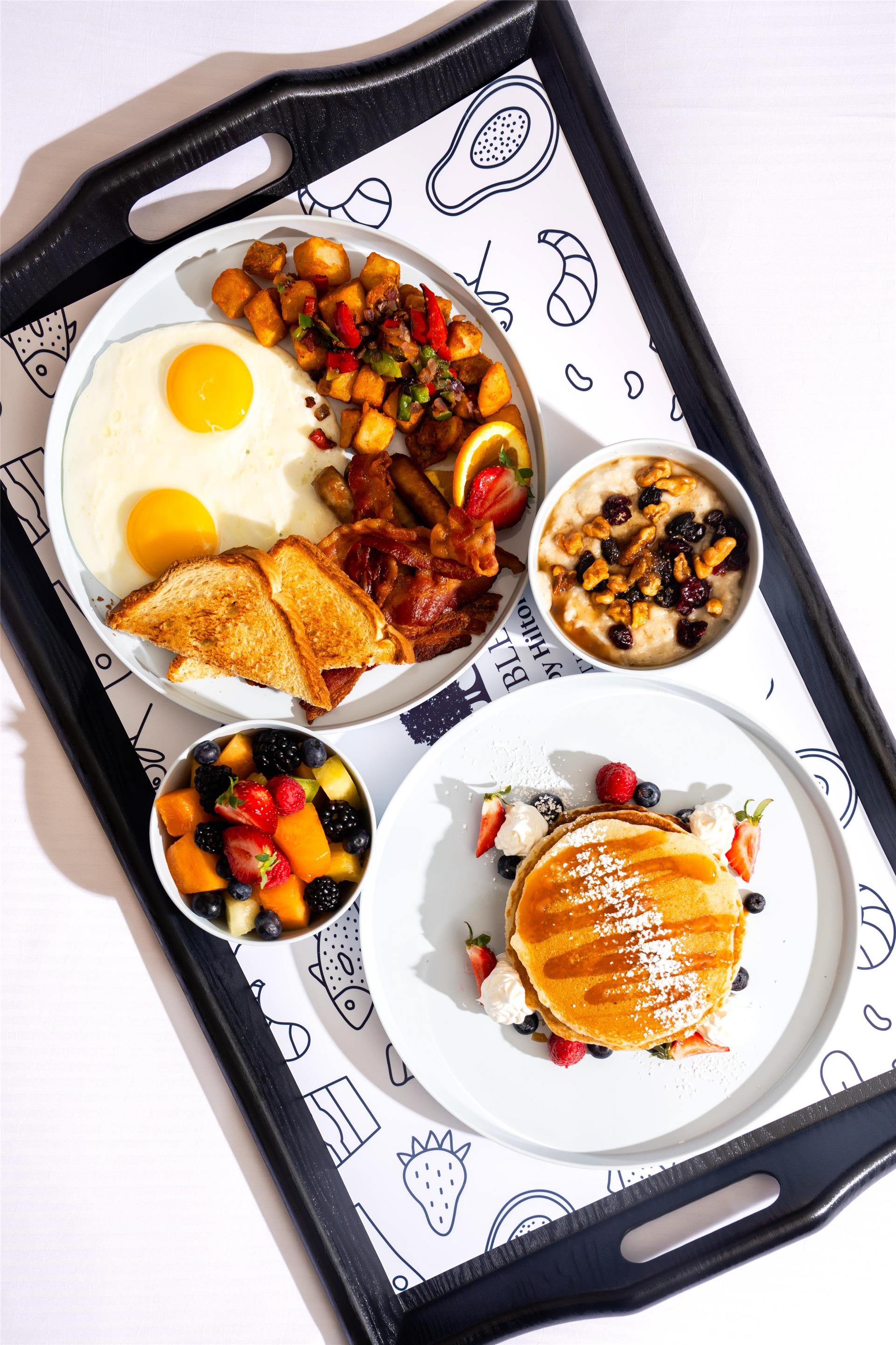 Breakfast Area | DoubleTree by Hilton Hotel Orlando at SeaWorld