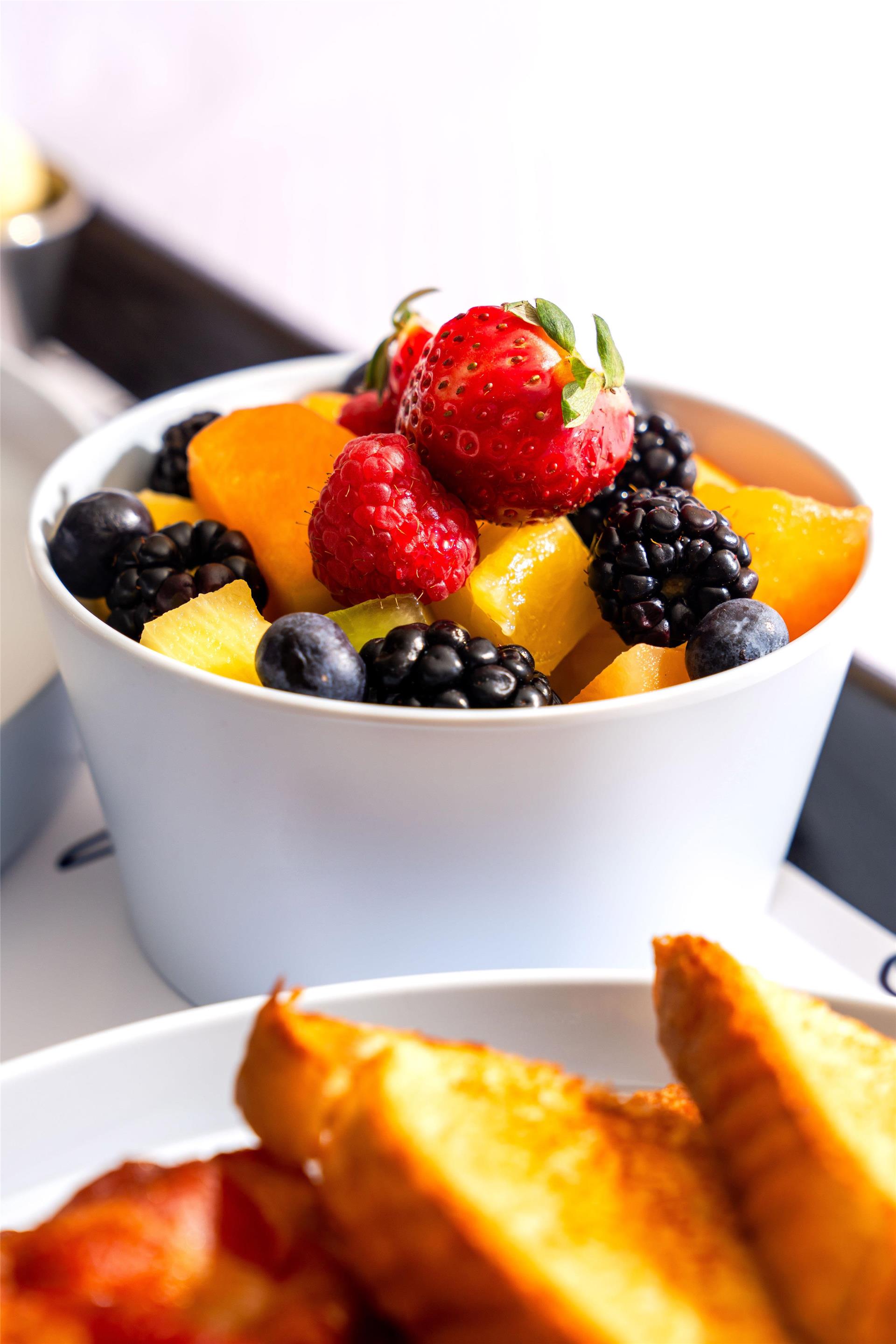 Breakfast Area | DoubleTree by Hilton Hotel Orlando at SeaWorld